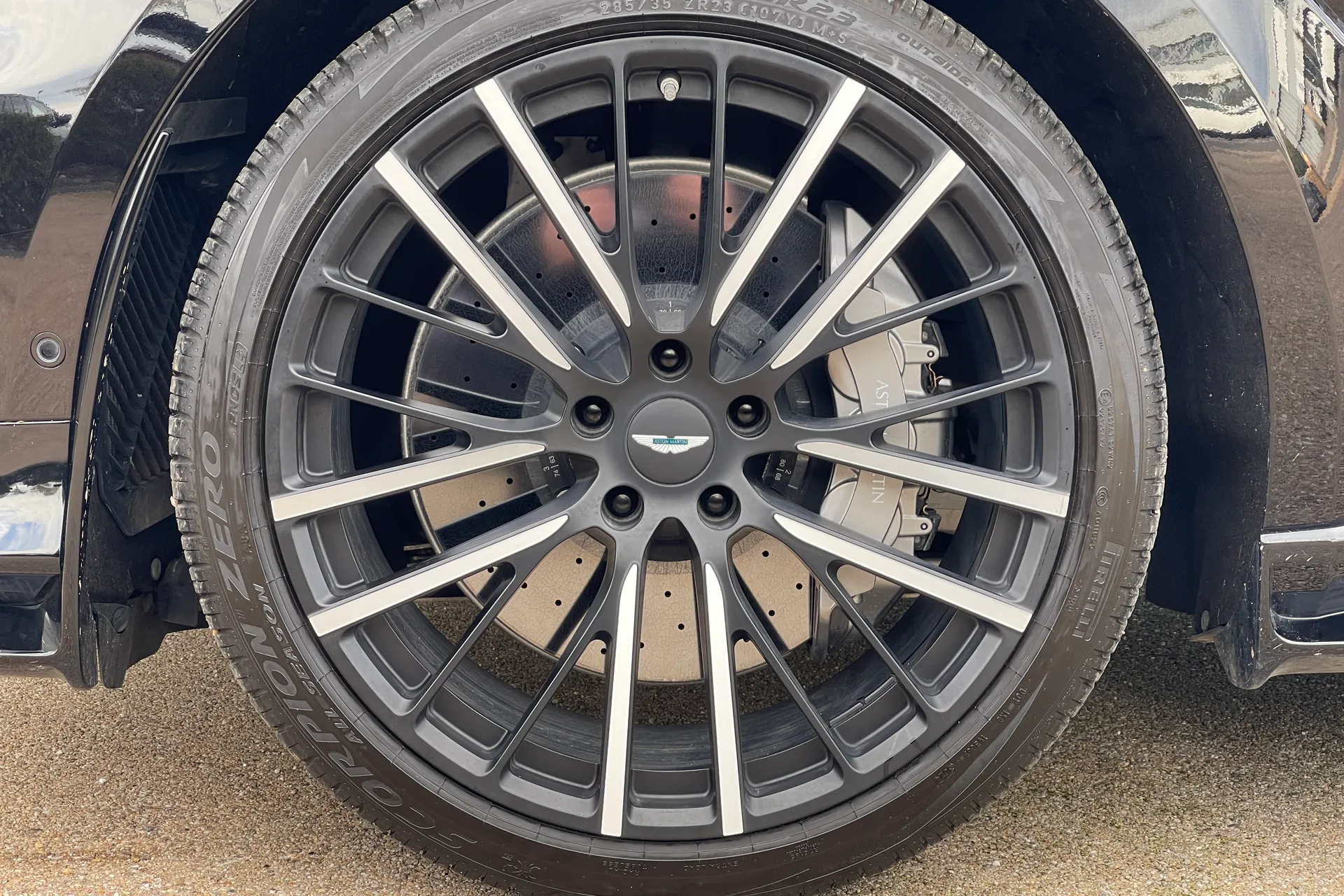 Aston Martin DBX thumbnail image number 4