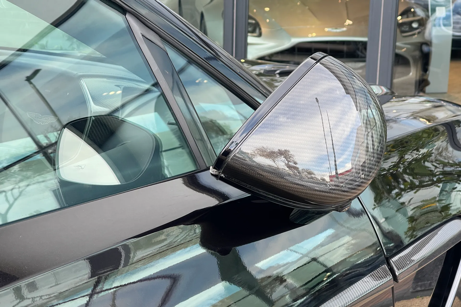 Aston Martin DBX thumbnail image number 54