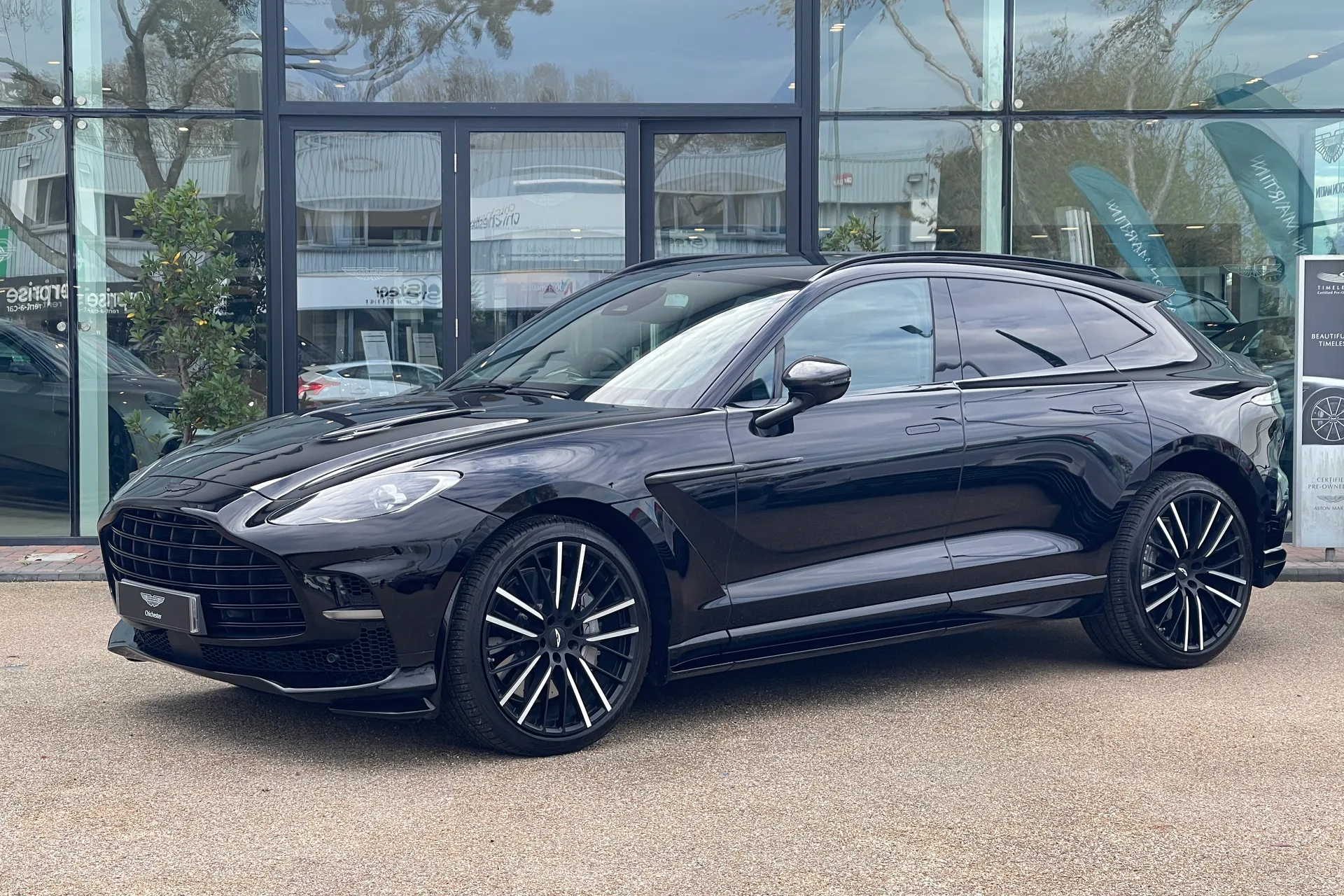 Aston Martin DBX thumbnail image number 14