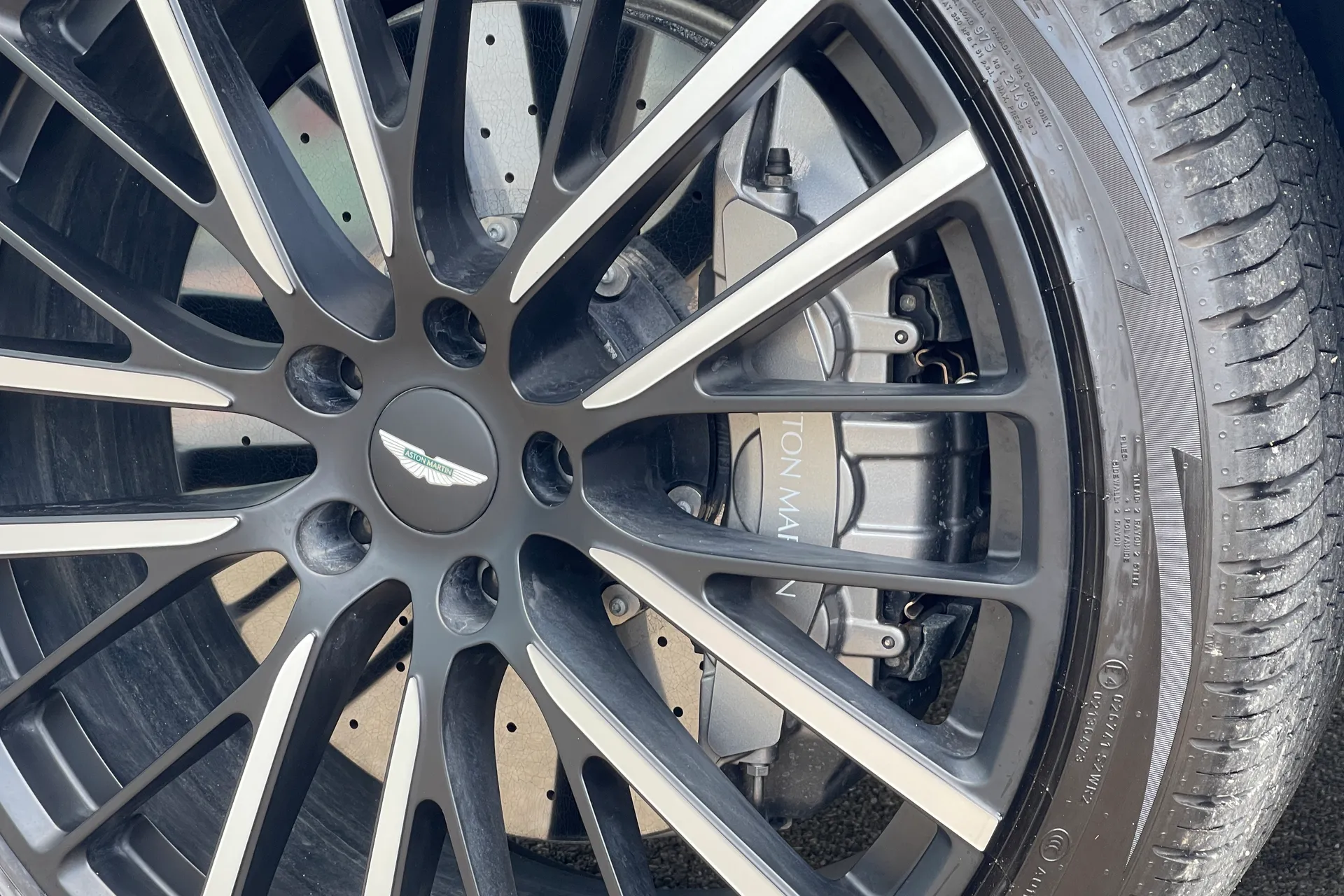 Aston Martin DBX thumbnail image number 58