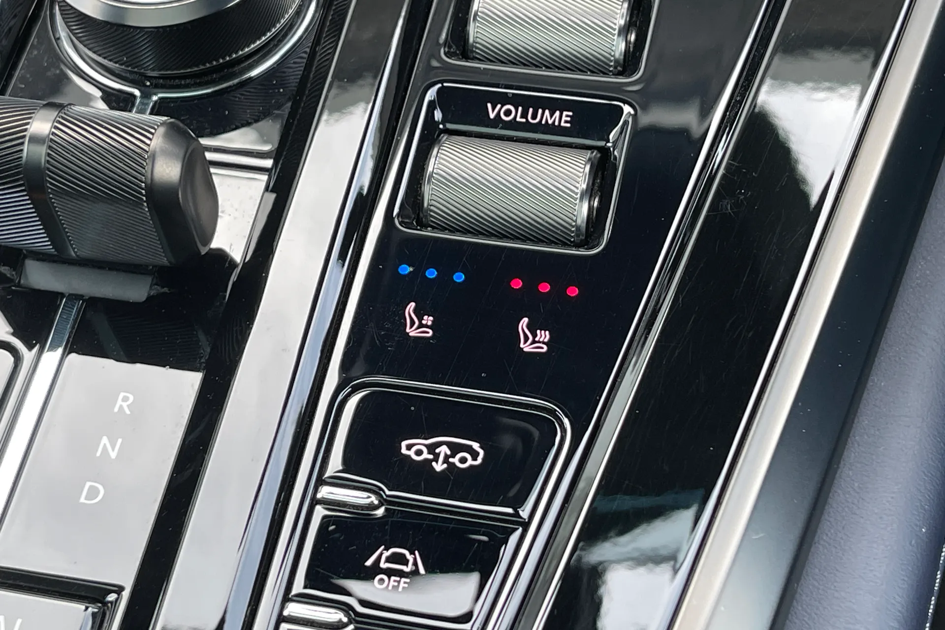 Aston Martin DBX thumbnail image number 38