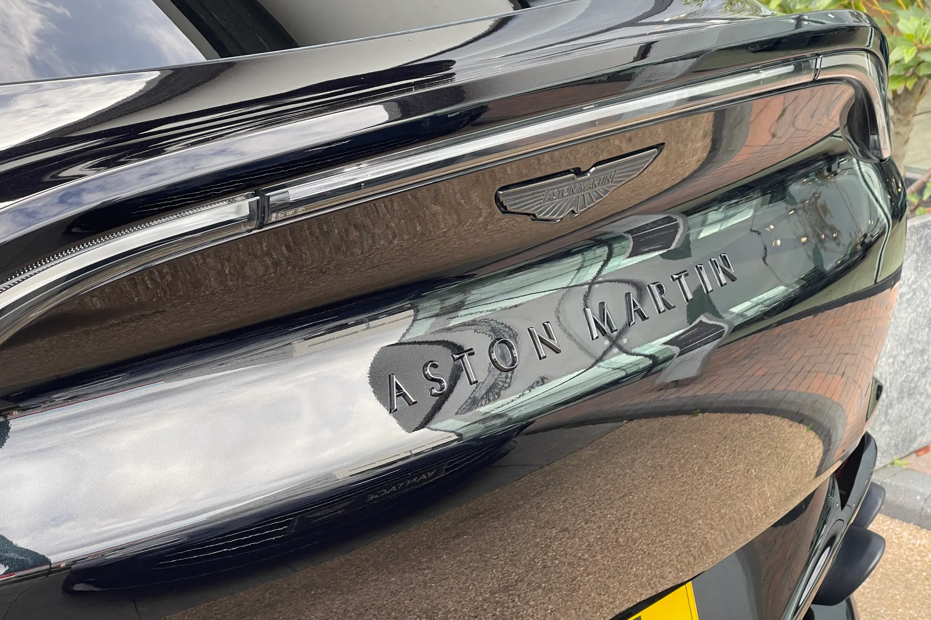 Aston Martin DBX thumbnail image number 8