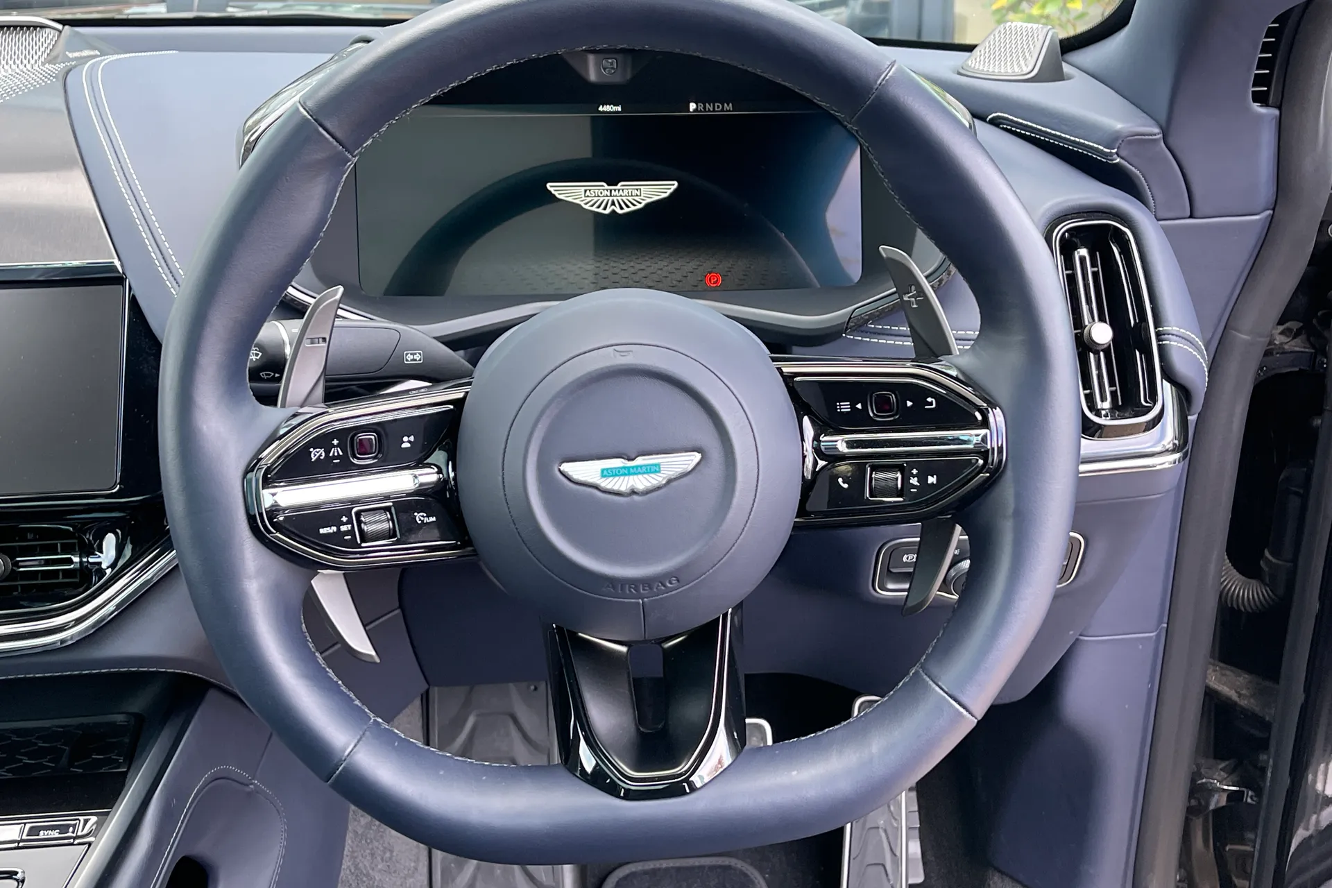 Aston Martin DBX thumbnail image number 11