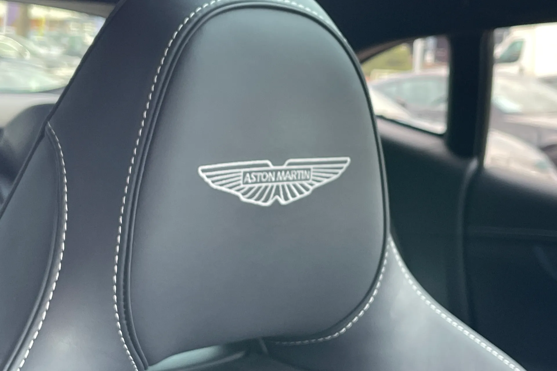 Aston Martin DBX thumbnail image number 5