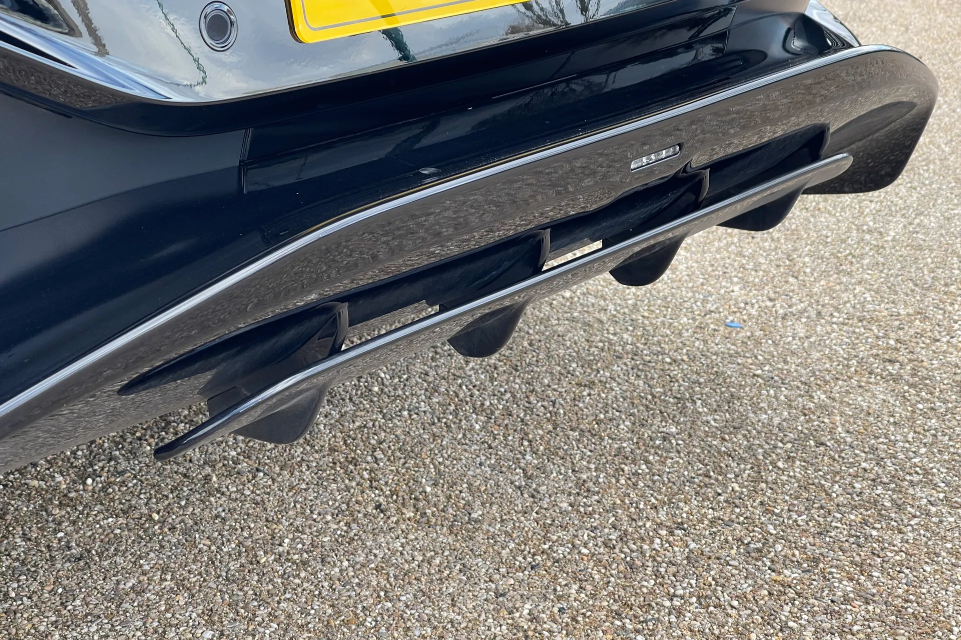 Aston Martin DBX thumbnail image number 47