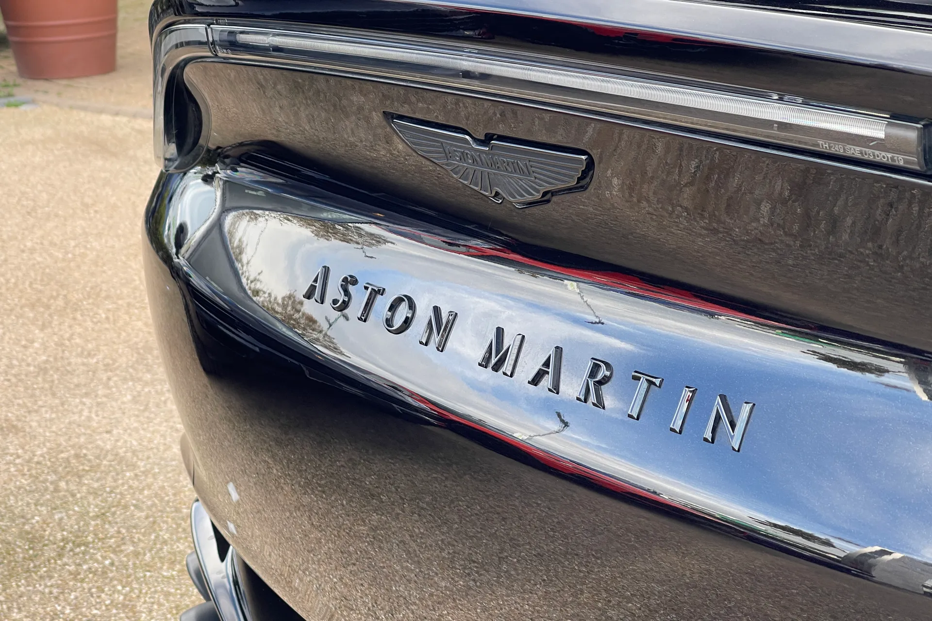 Aston Martin DBX thumbnail image number 57