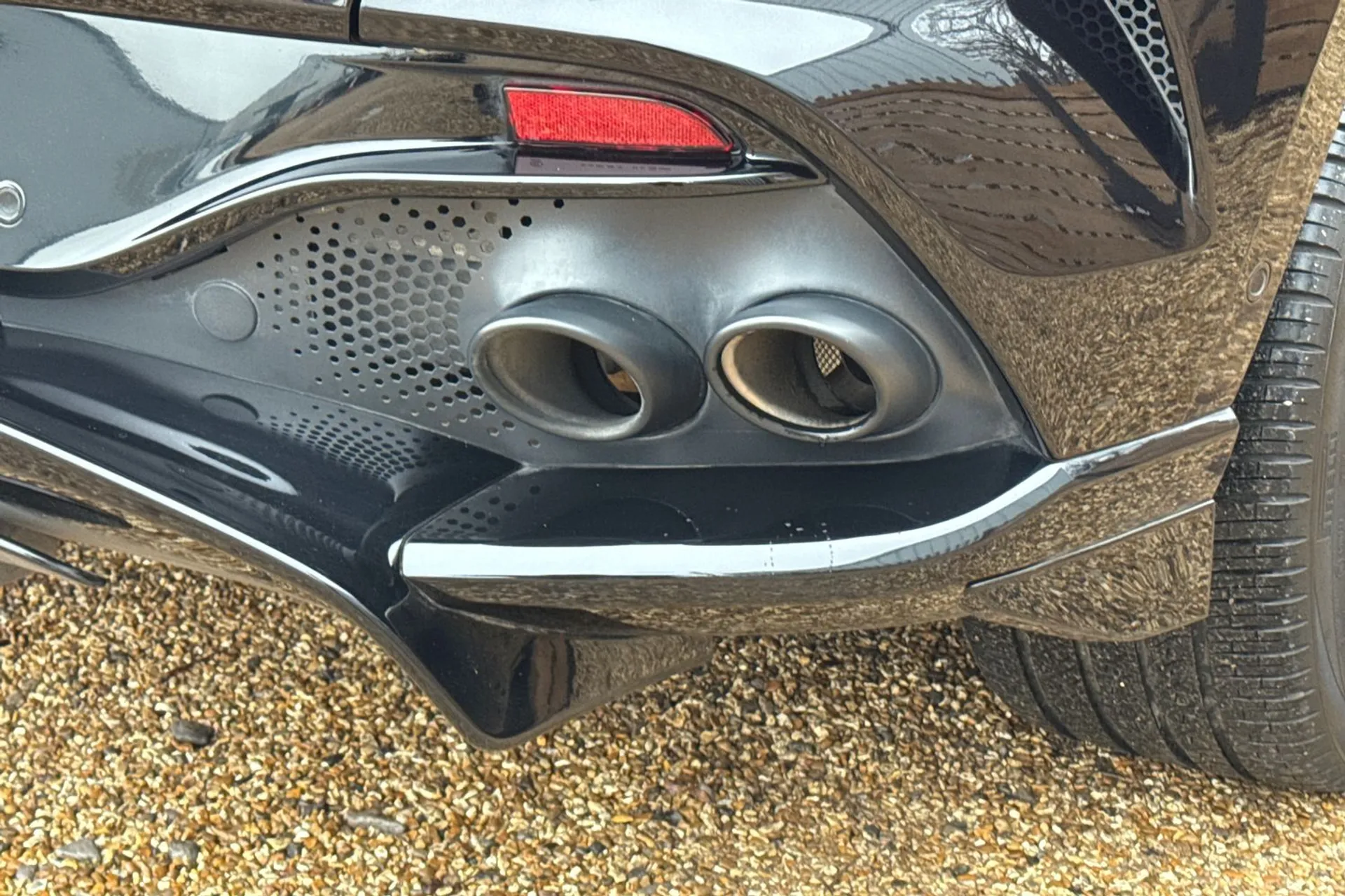 Aston Martin DBX thumbnail image number 50