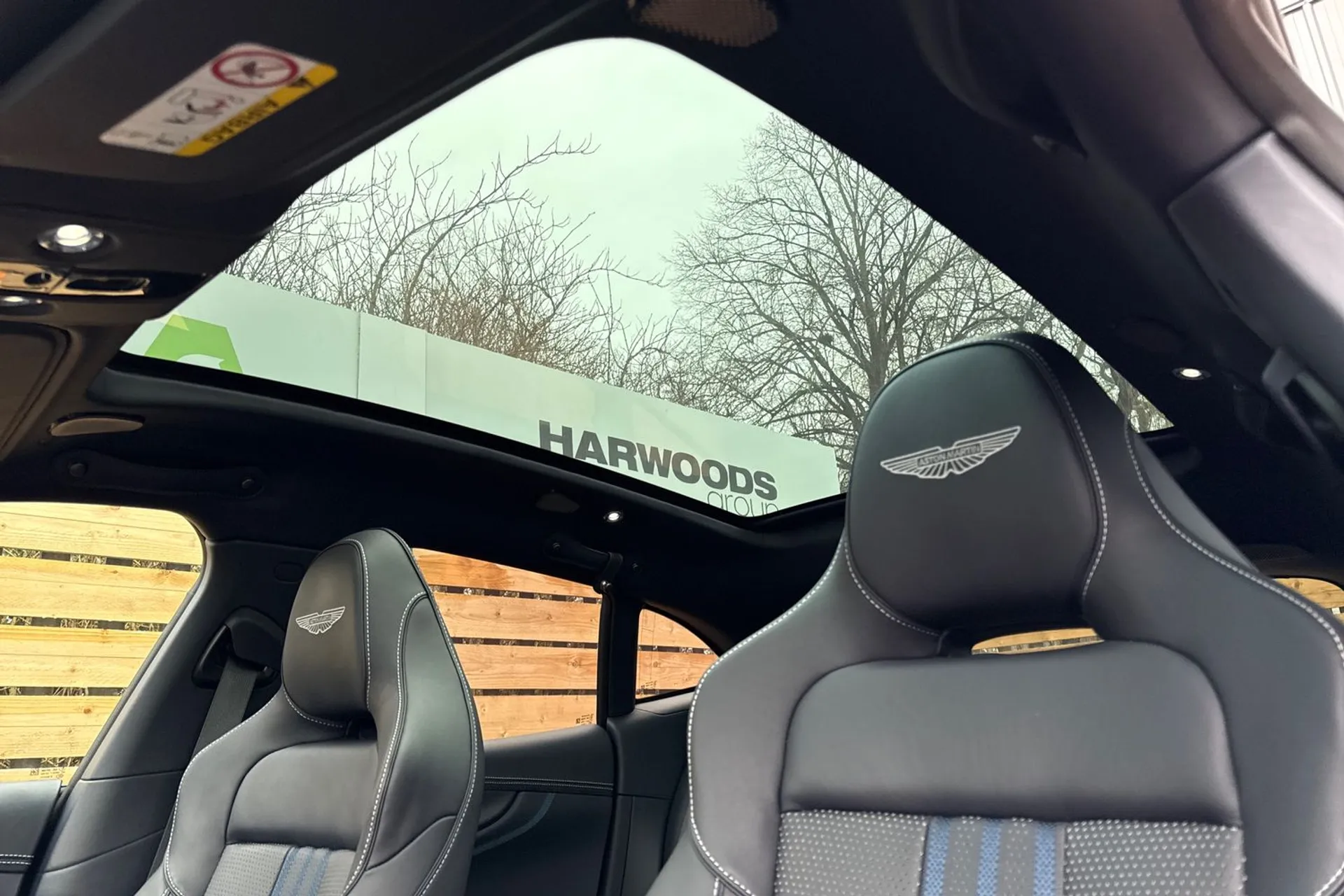 Aston Martin DBX thumbnail image number 30