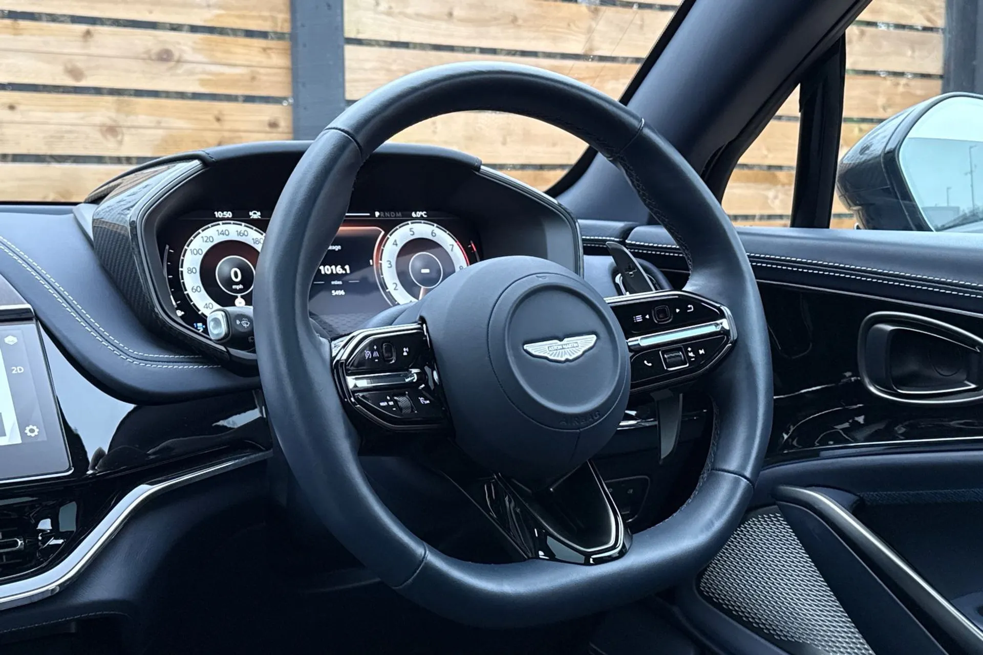 Aston Martin DBX thumbnail image number 36