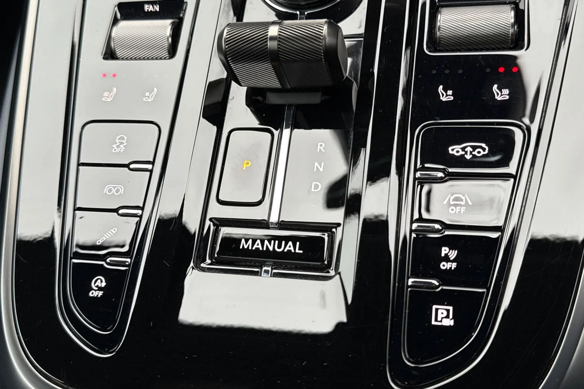 Aston Martin DBX thumbnail image number 59