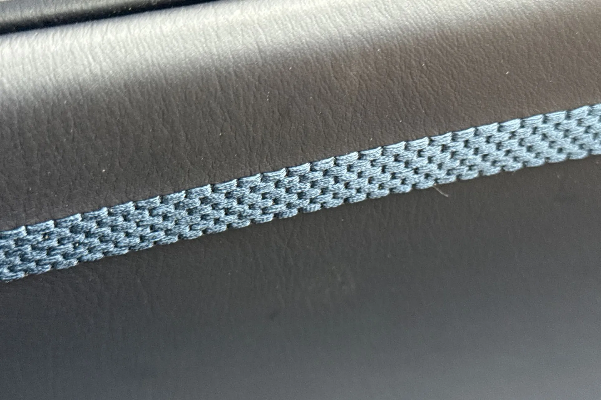 Aston Martin DBX thumbnail image number 67