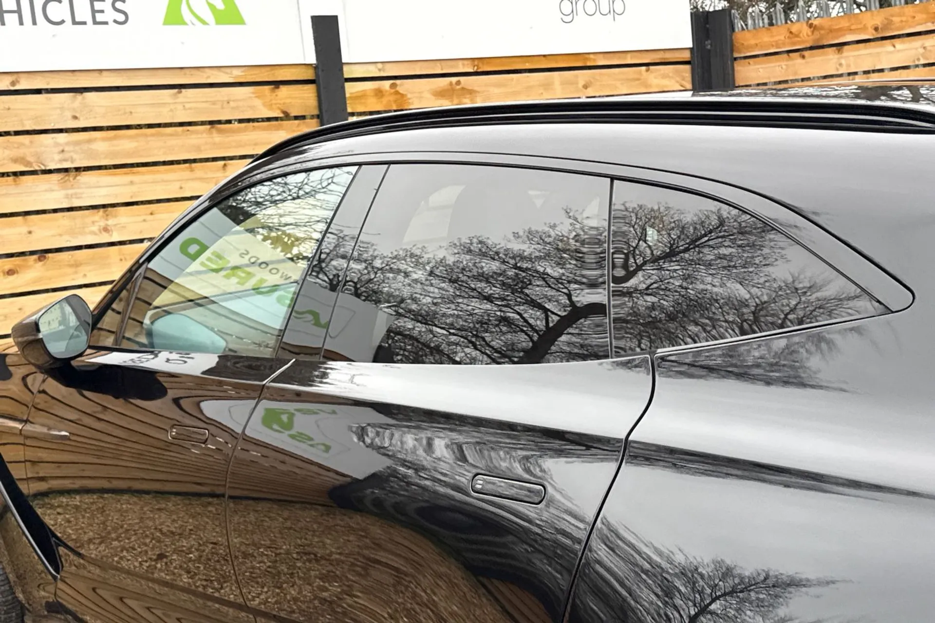 Aston Martin DBX thumbnail image number 15