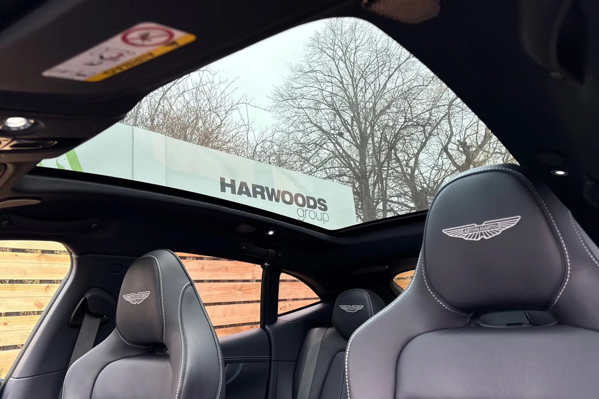 Aston Martin DBX thumbnail image number 31