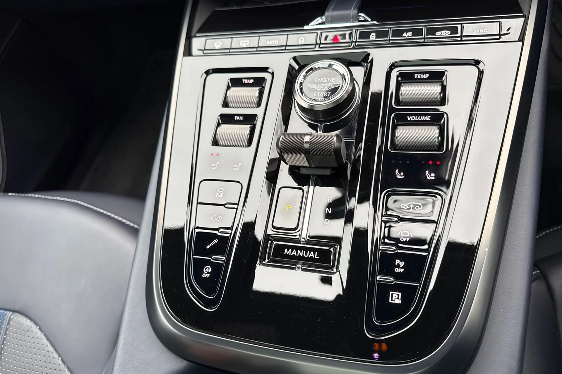 Aston Martin DBX thumbnail image number 40