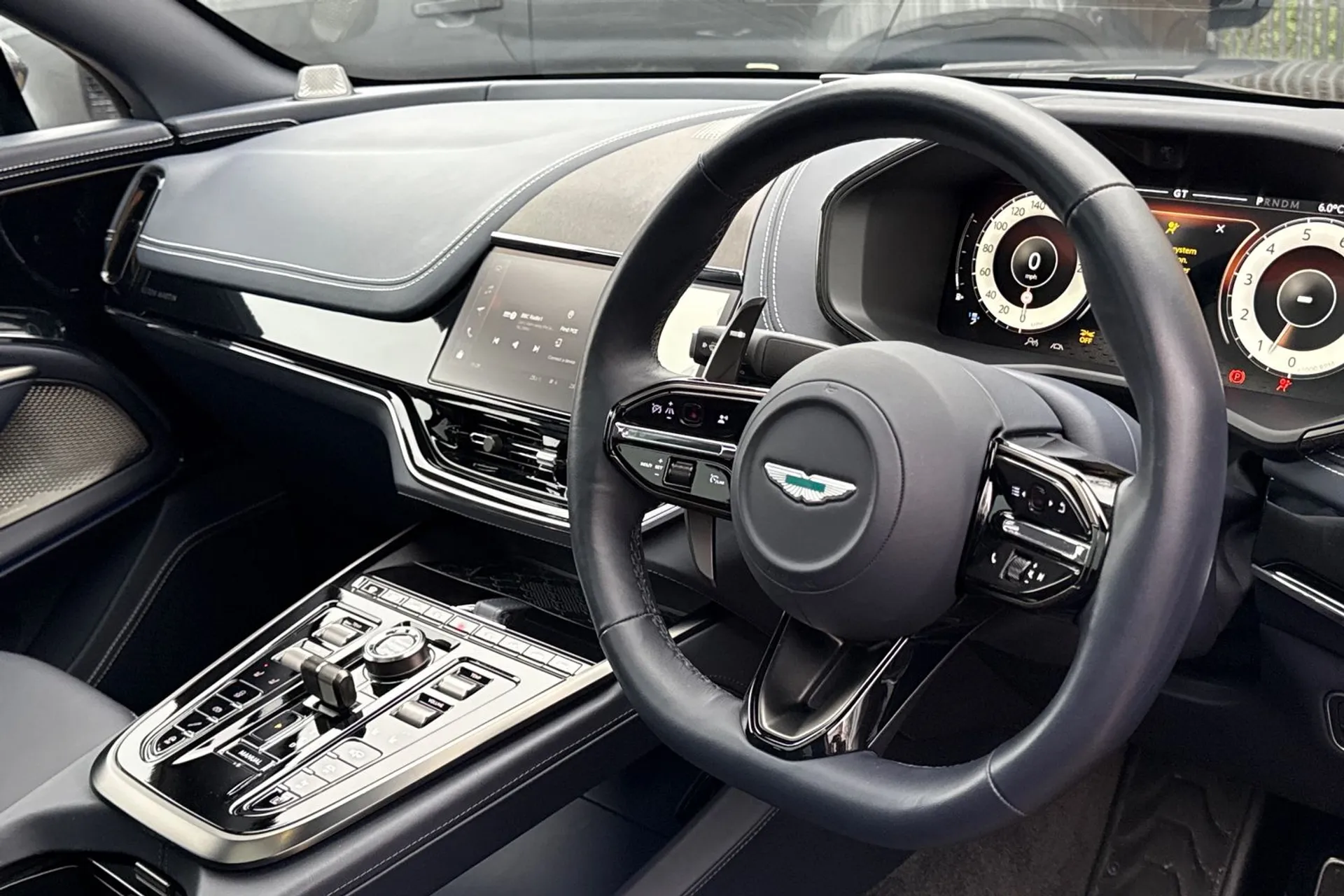 Aston Martin DBX thumbnail image number 28