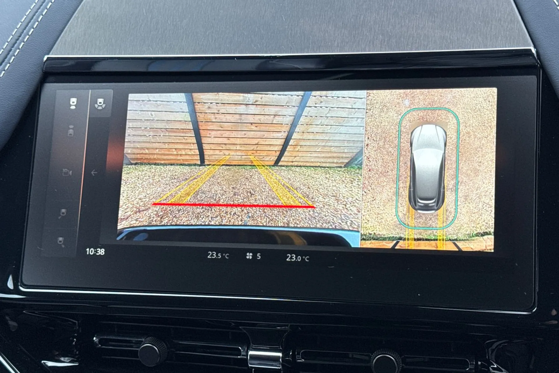 Aston Martin DBX thumbnail image number 4