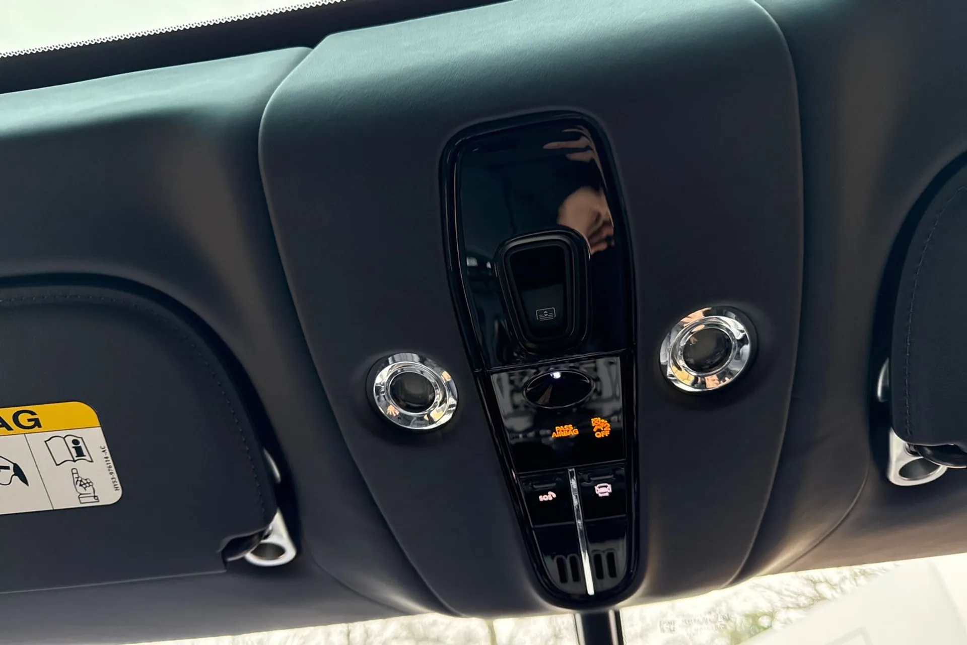 Aston Martin DBX thumbnail image number 64