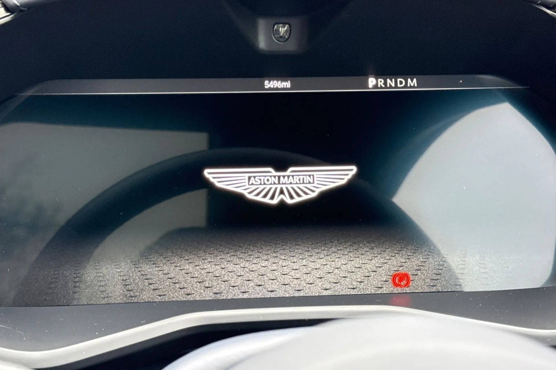 Aston Martin DBX thumbnail image number 71