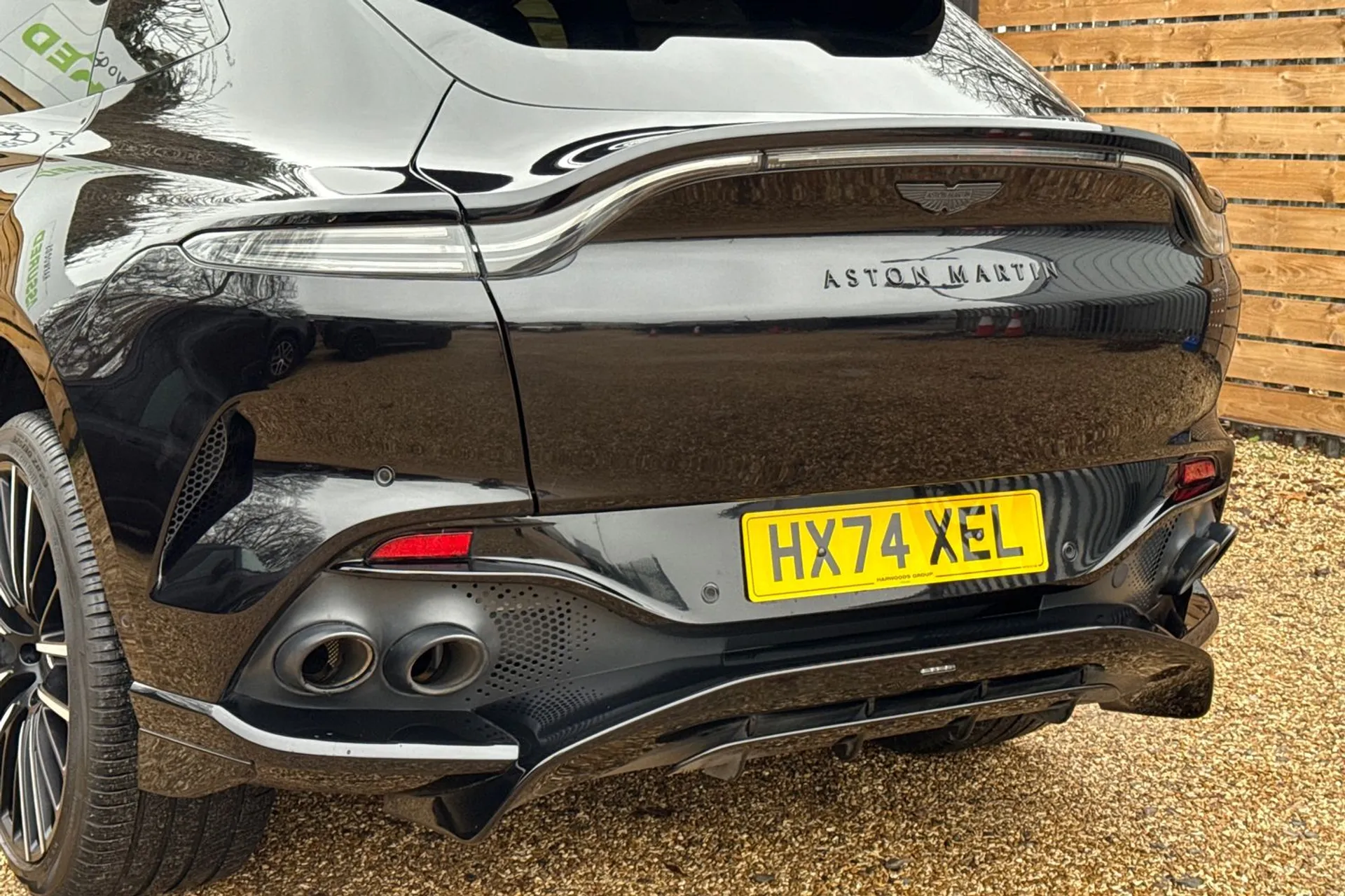 Aston Martin DBX thumbnail image number 18