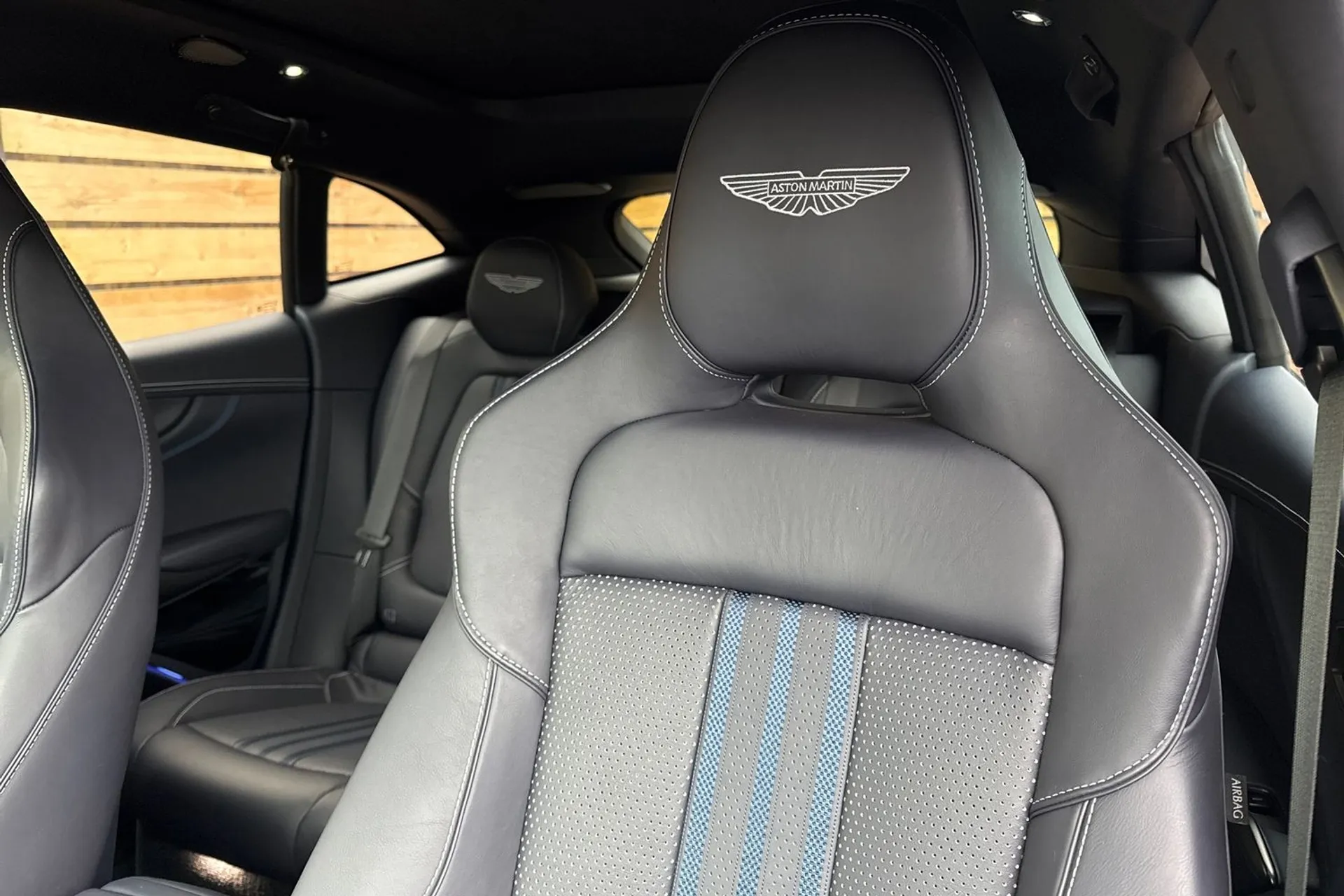 Aston Martin DBX thumbnail image number 68