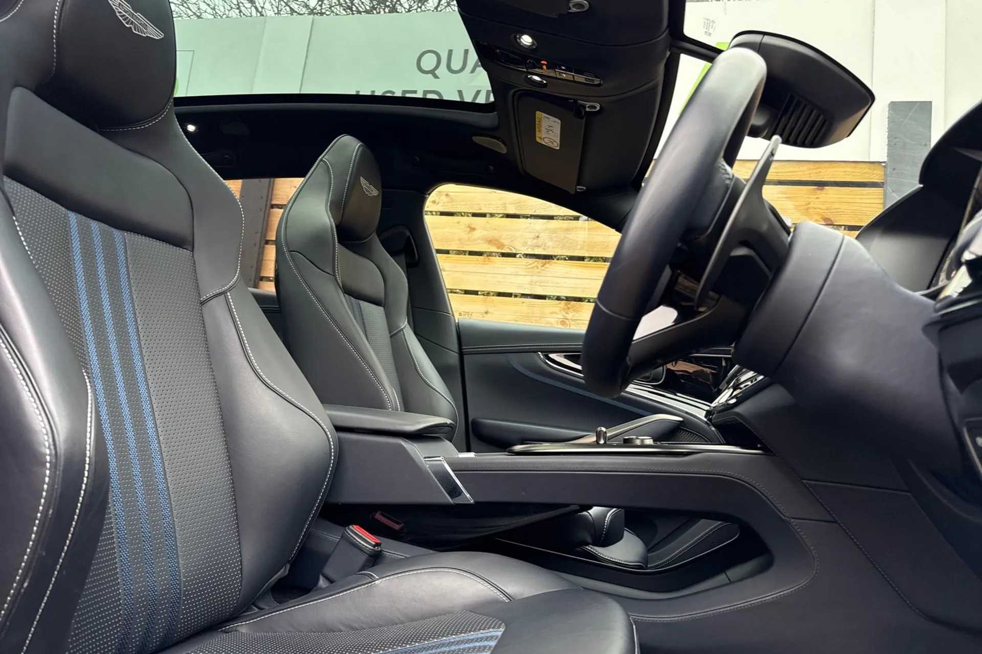 Aston Martin DBX thumbnail image number 27