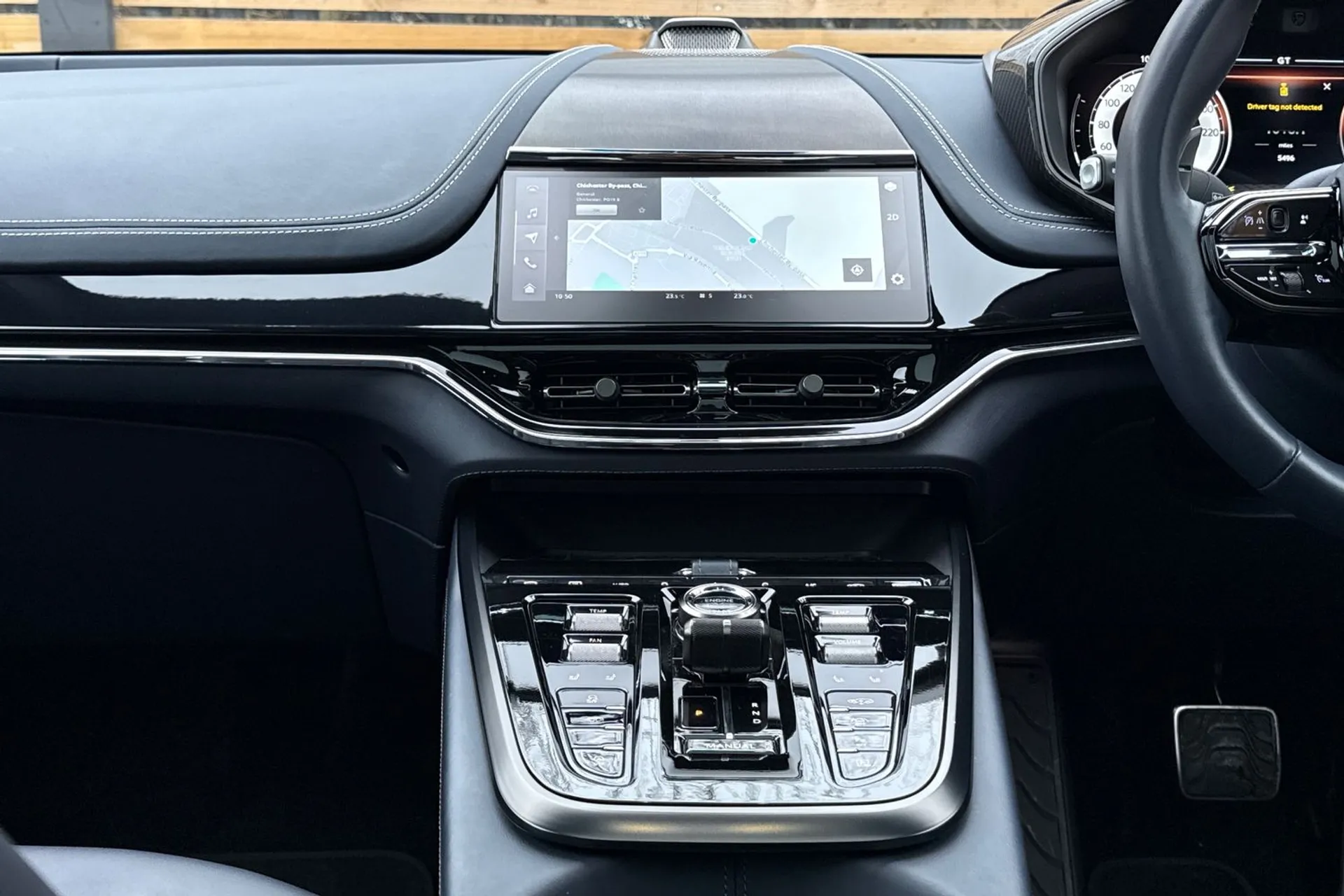 Aston Martin DBX thumbnail image number 37