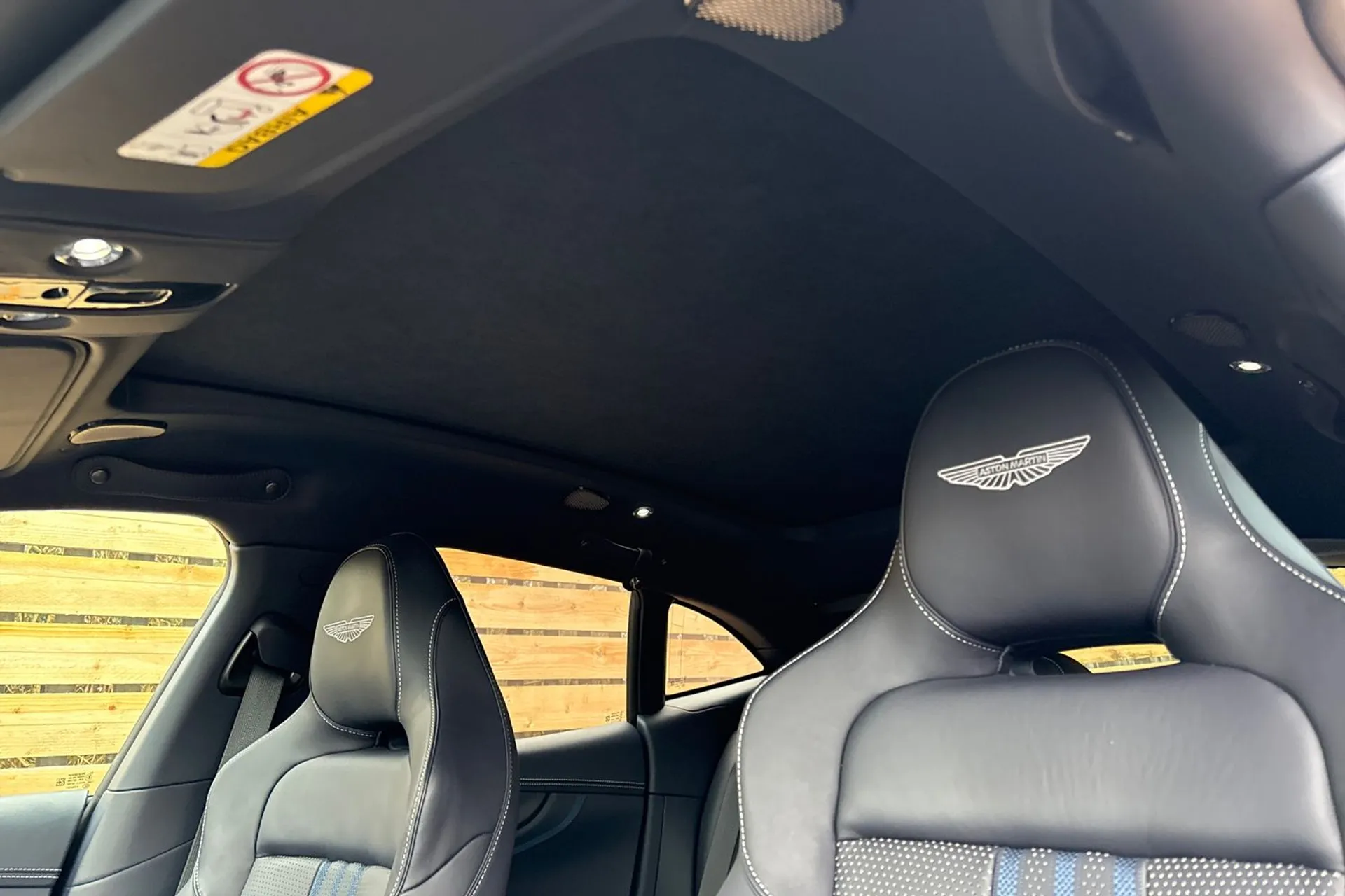 Aston Martin DBX thumbnail image number 32