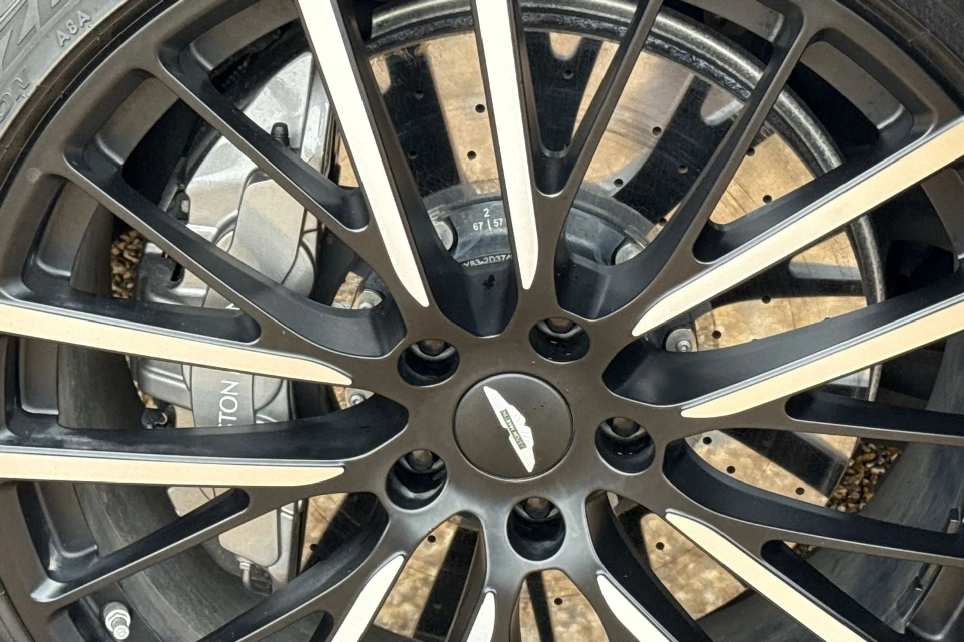 Aston Martin DBX thumbnail image number 70