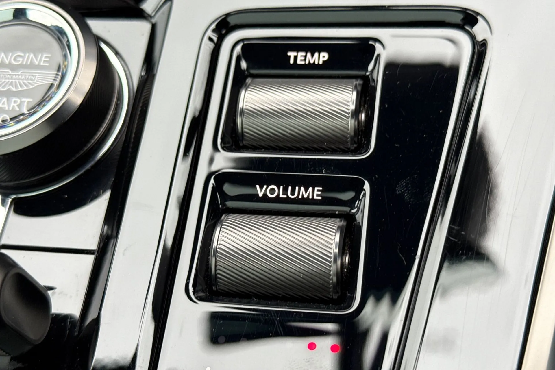 Aston Martin DBX thumbnail image number 58