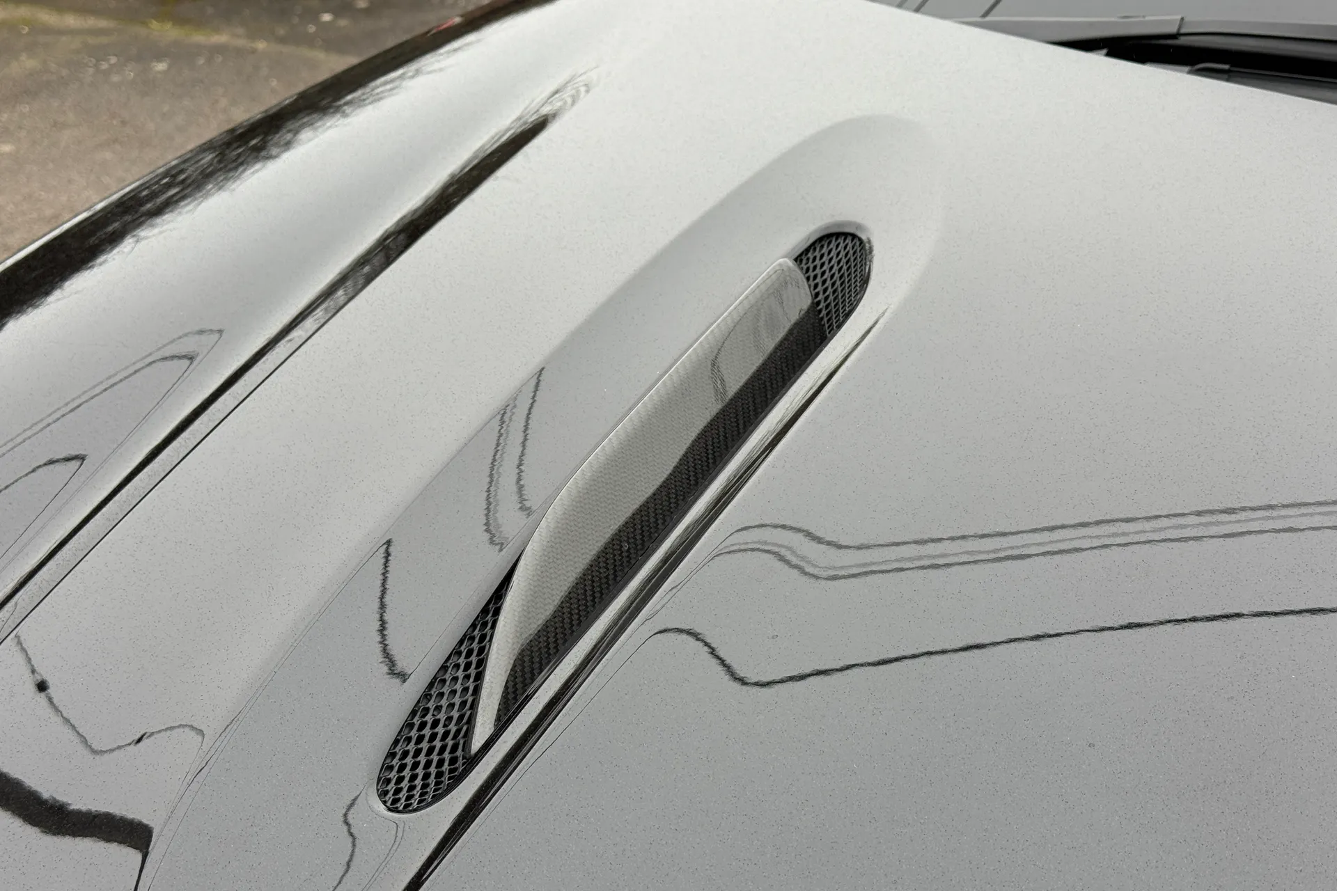 Aston Martin DBX thumbnail image number 38