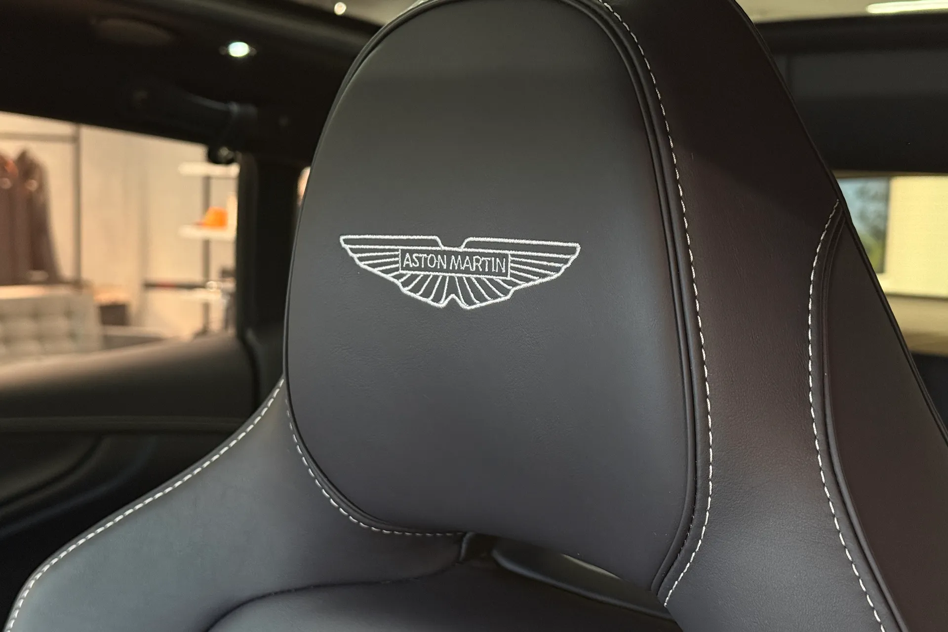 Aston Martin DBX thumbnail image number 29