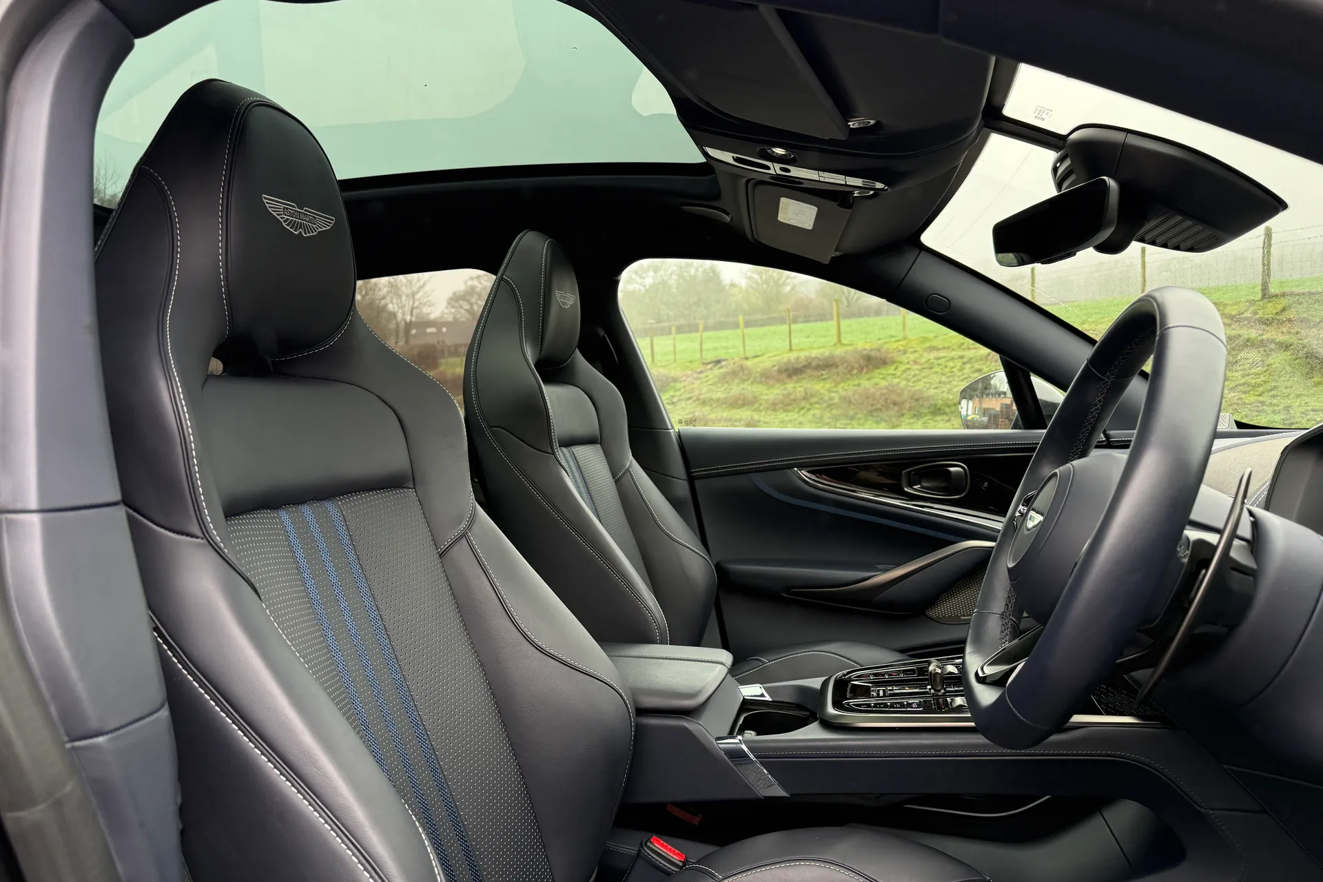 Aston Martin DBX thumbnail image number 8