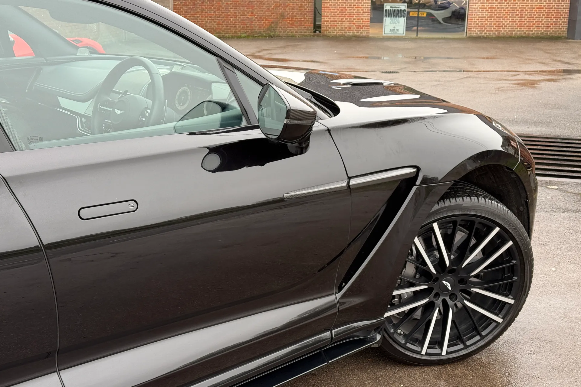 Aston Martin DBX thumbnail image number 44