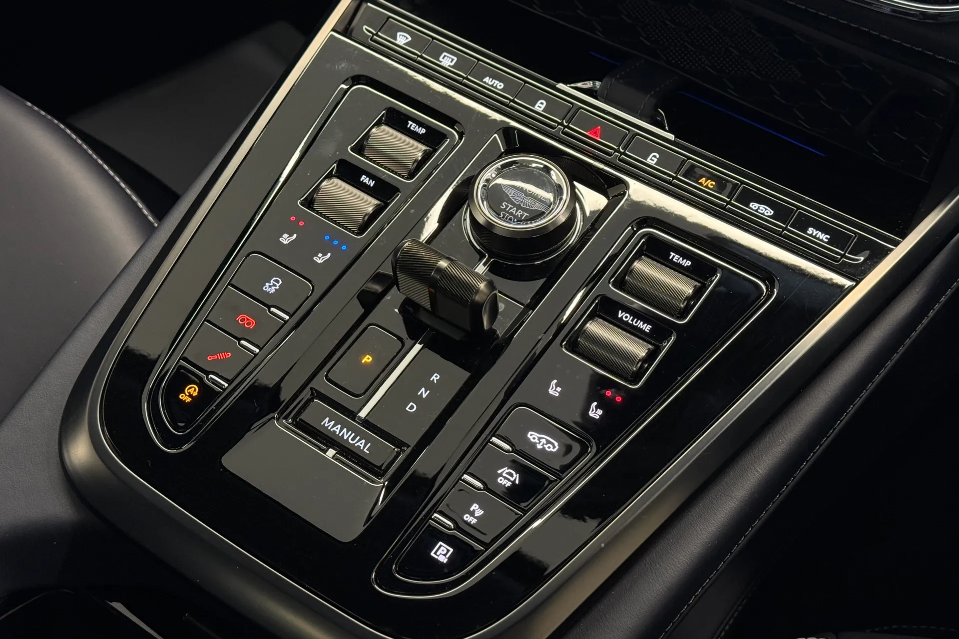 Aston Martin DBX thumbnail image number 3