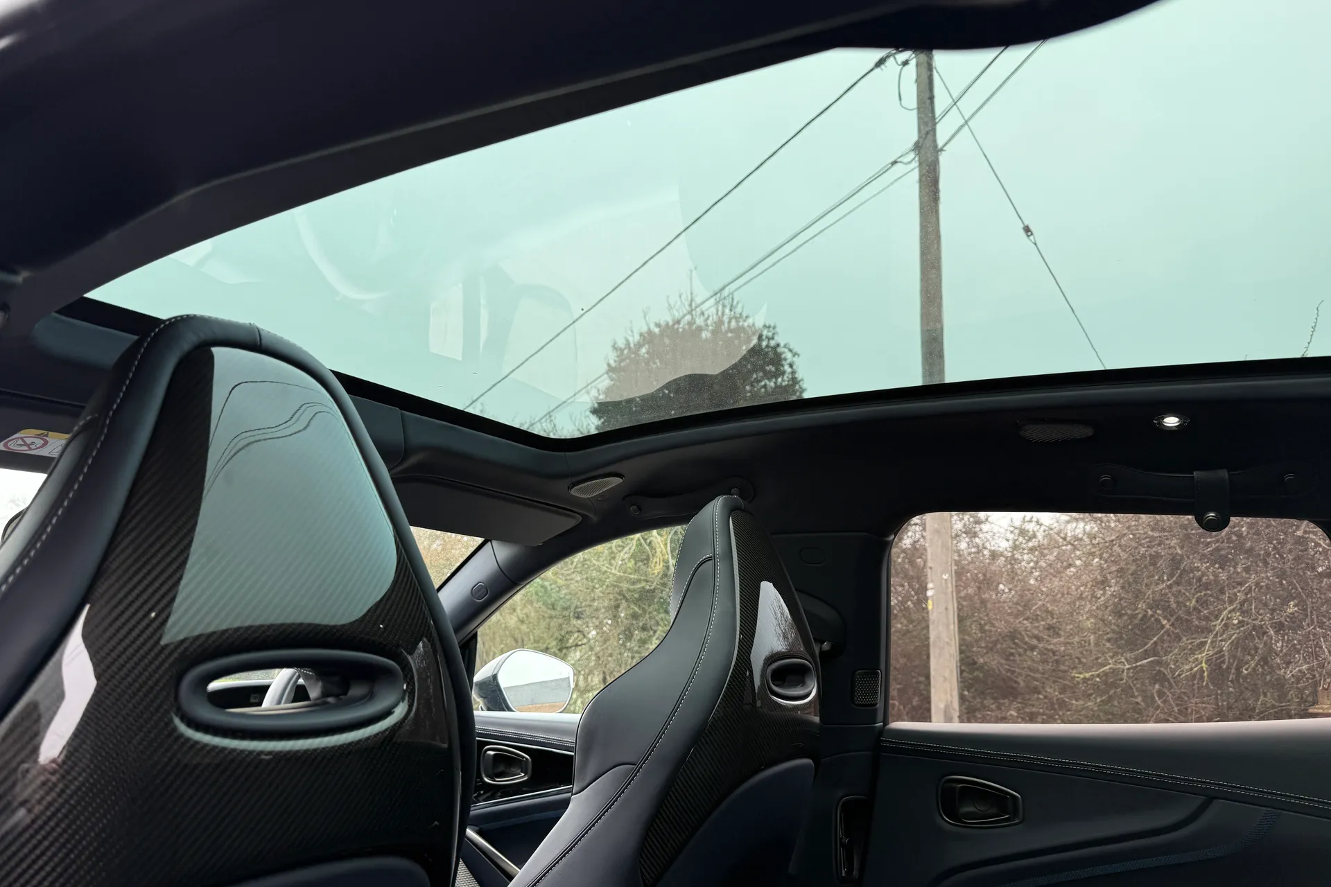 Aston Martin DBX thumbnail image number 7