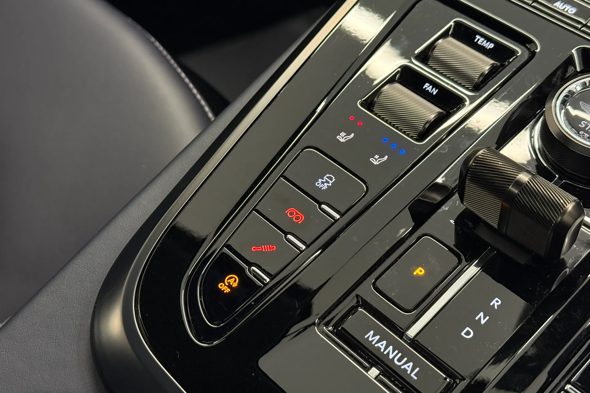 Aston Martin DBX thumbnail image number 17