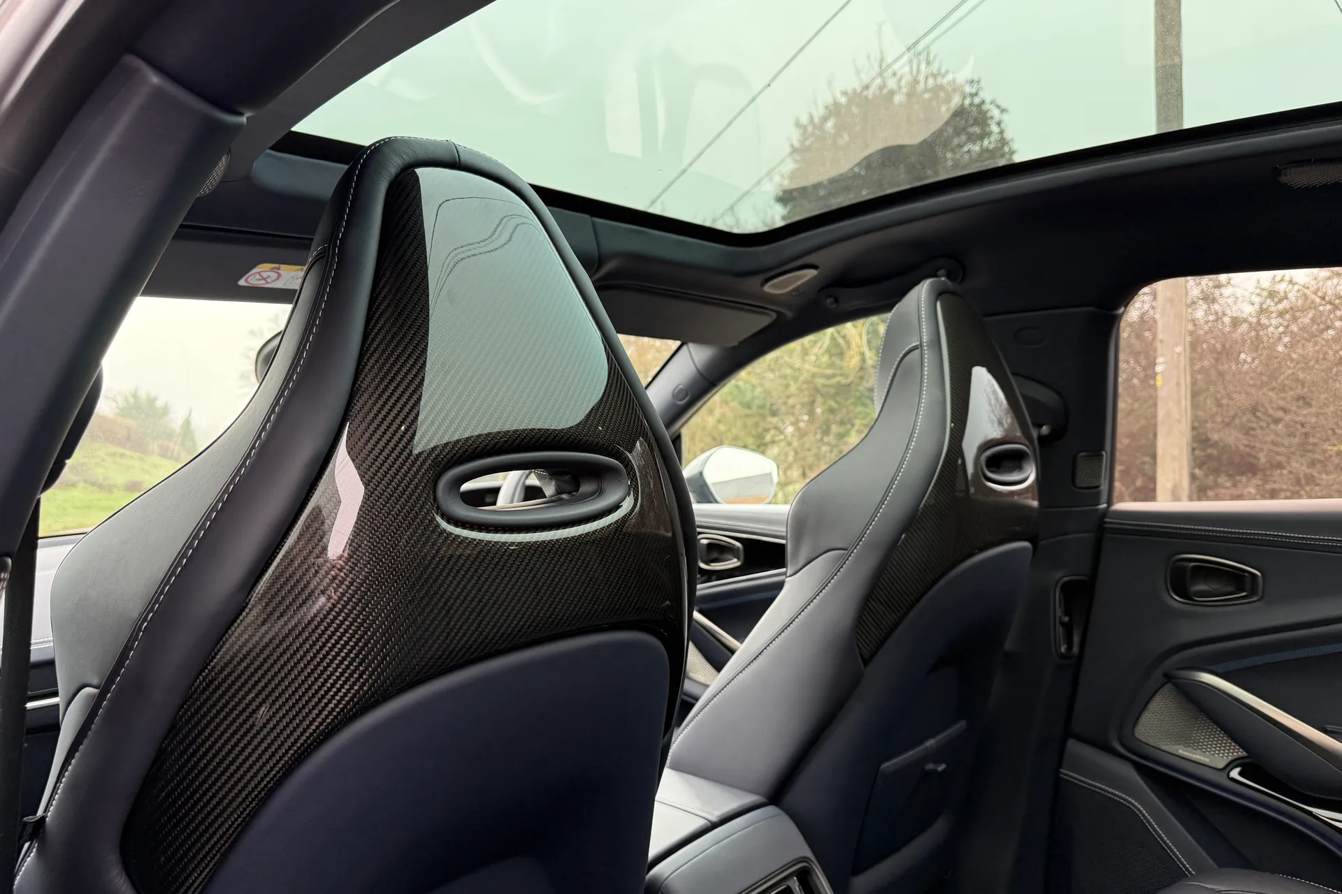 Aston Martin DBX thumbnail image number 34