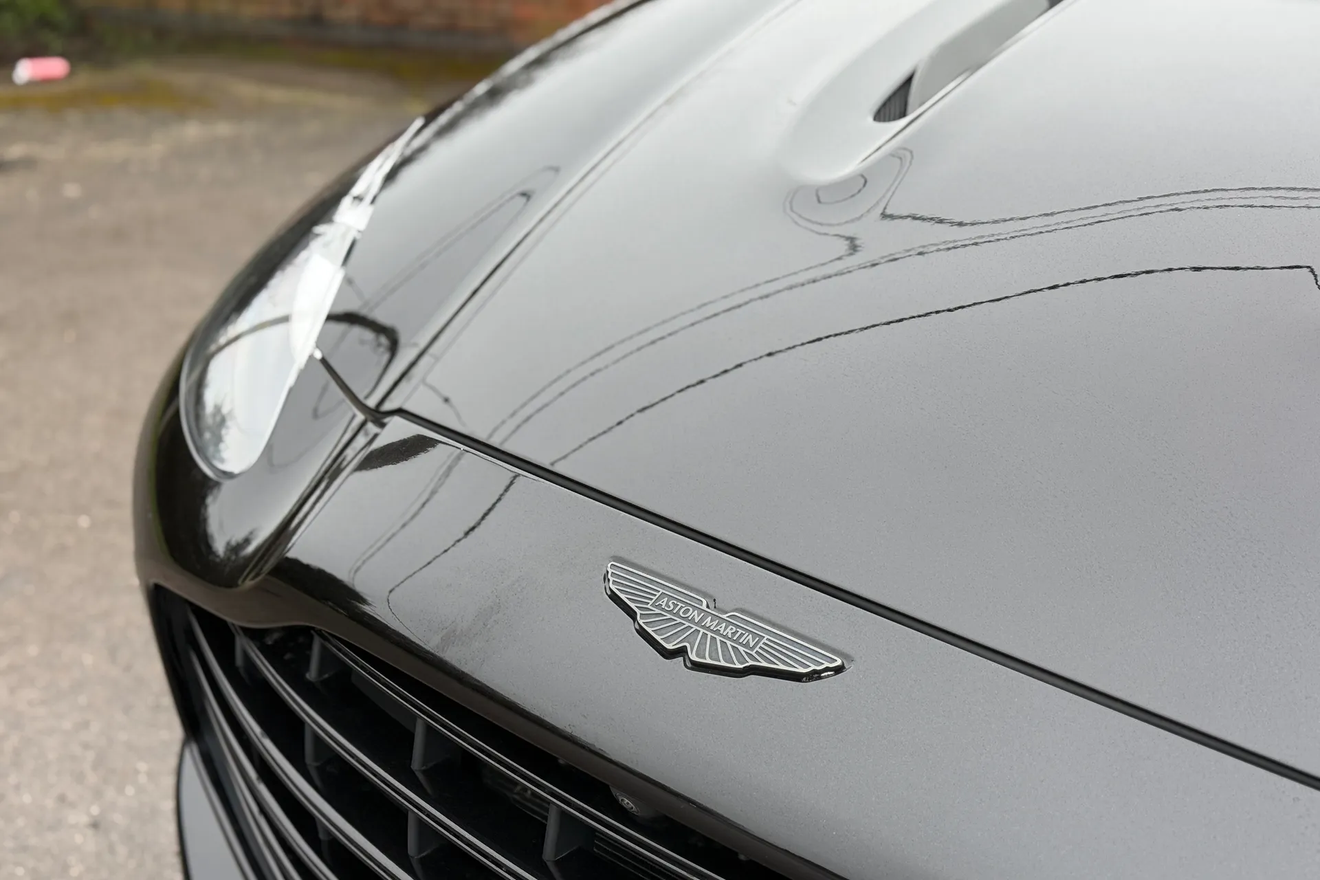 Aston Martin DBX thumbnail image number 33
