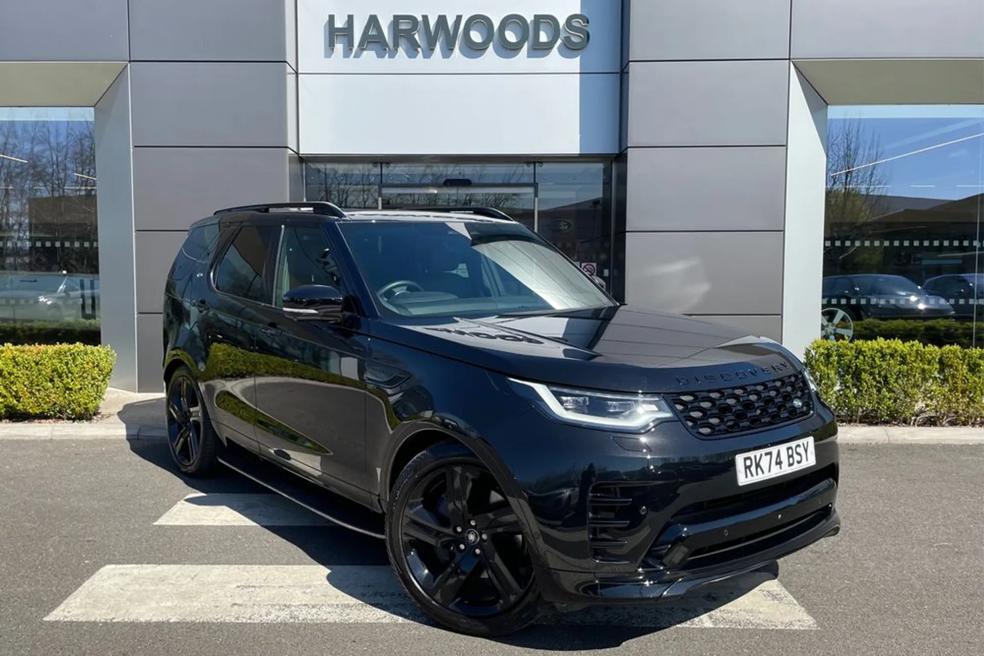 LAND ROVER DISCOVERY focused image