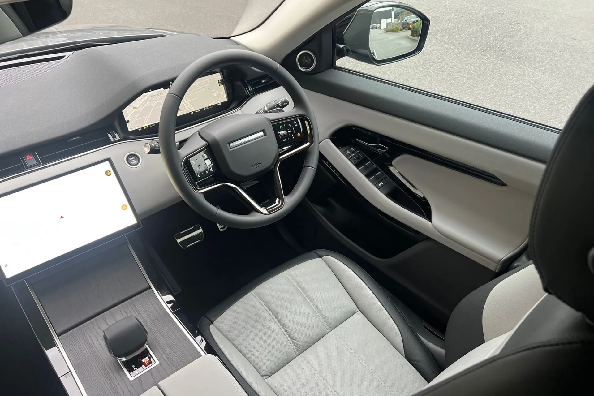 LAND ROVER RANGE ROVER EVOQUE thumbnail image number 32