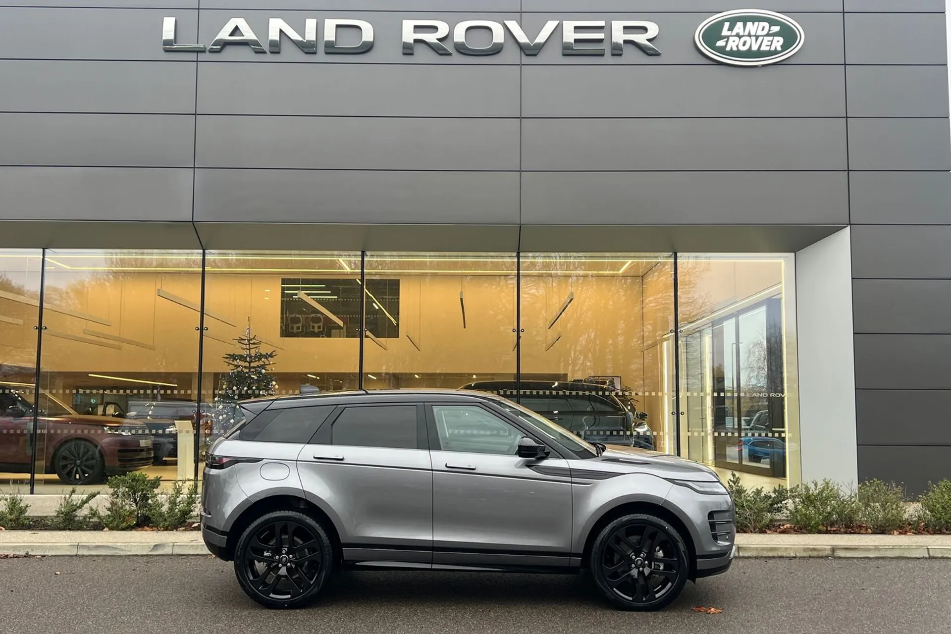 LAND ROVER RANGE ROVER EVOQUE thumbnail image number 2