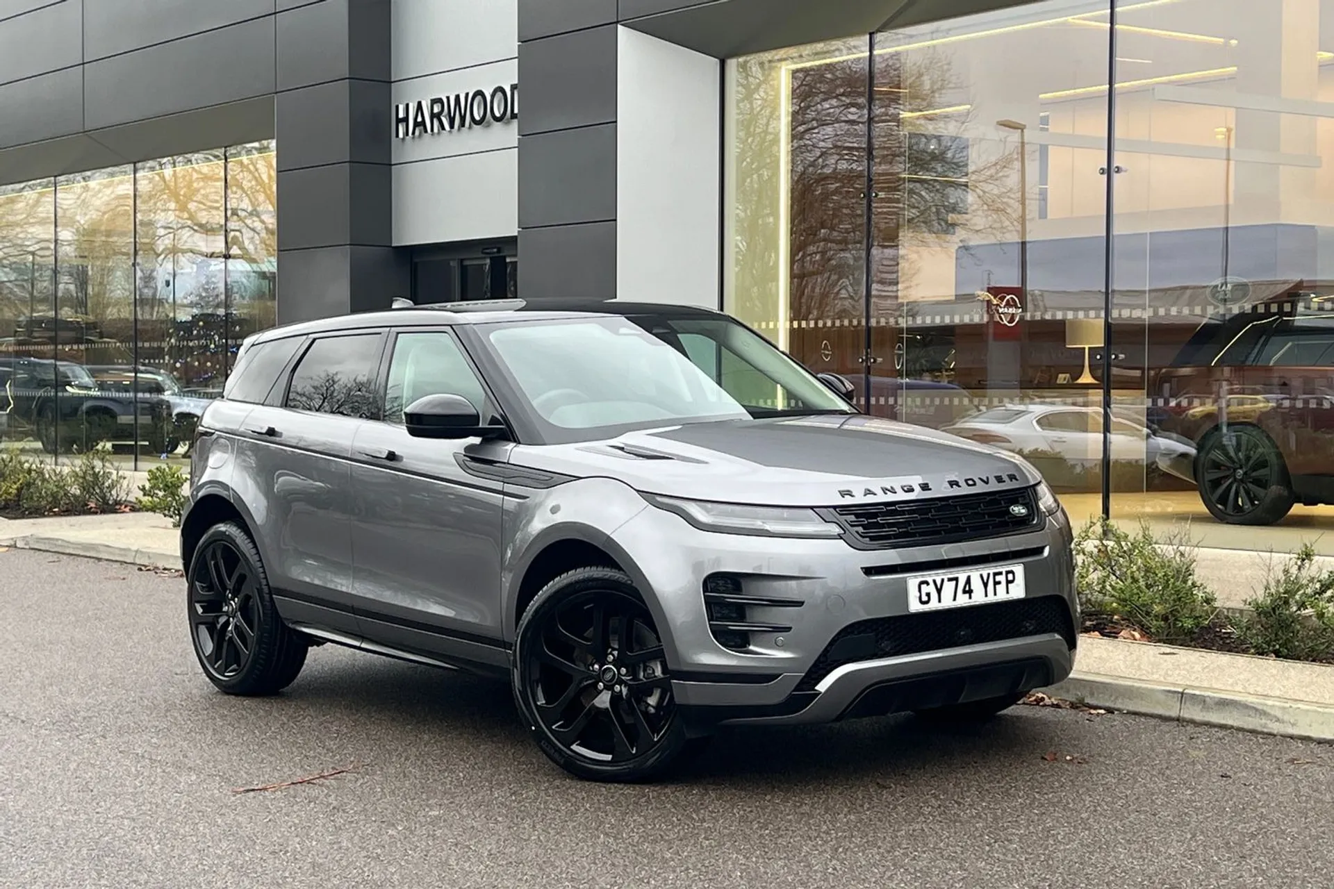 LAND ROVER RANGE ROVER EVOQUE focused image