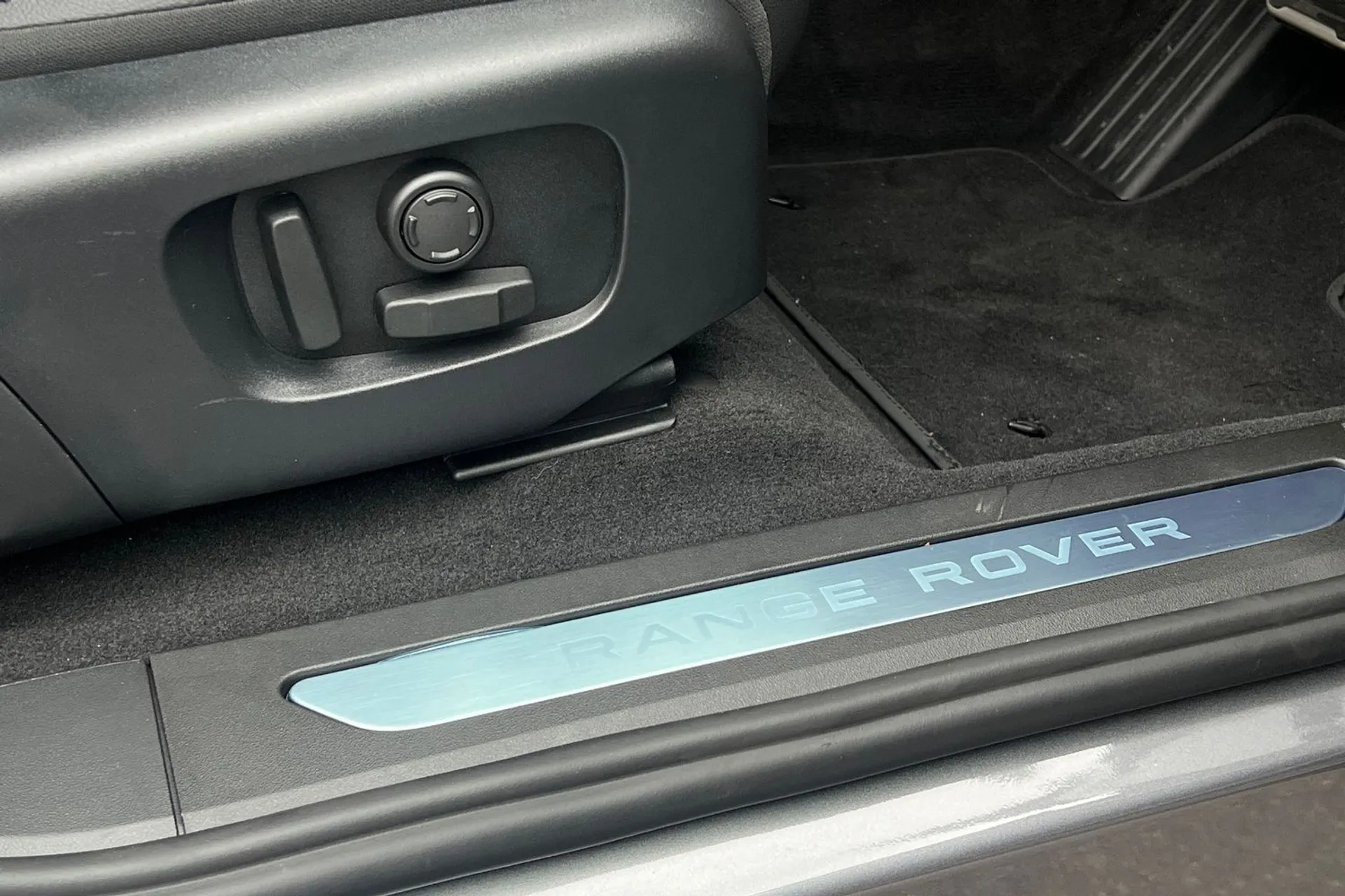 LAND ROVER RANGE ROVER EVOQUE thumbnail image number 42