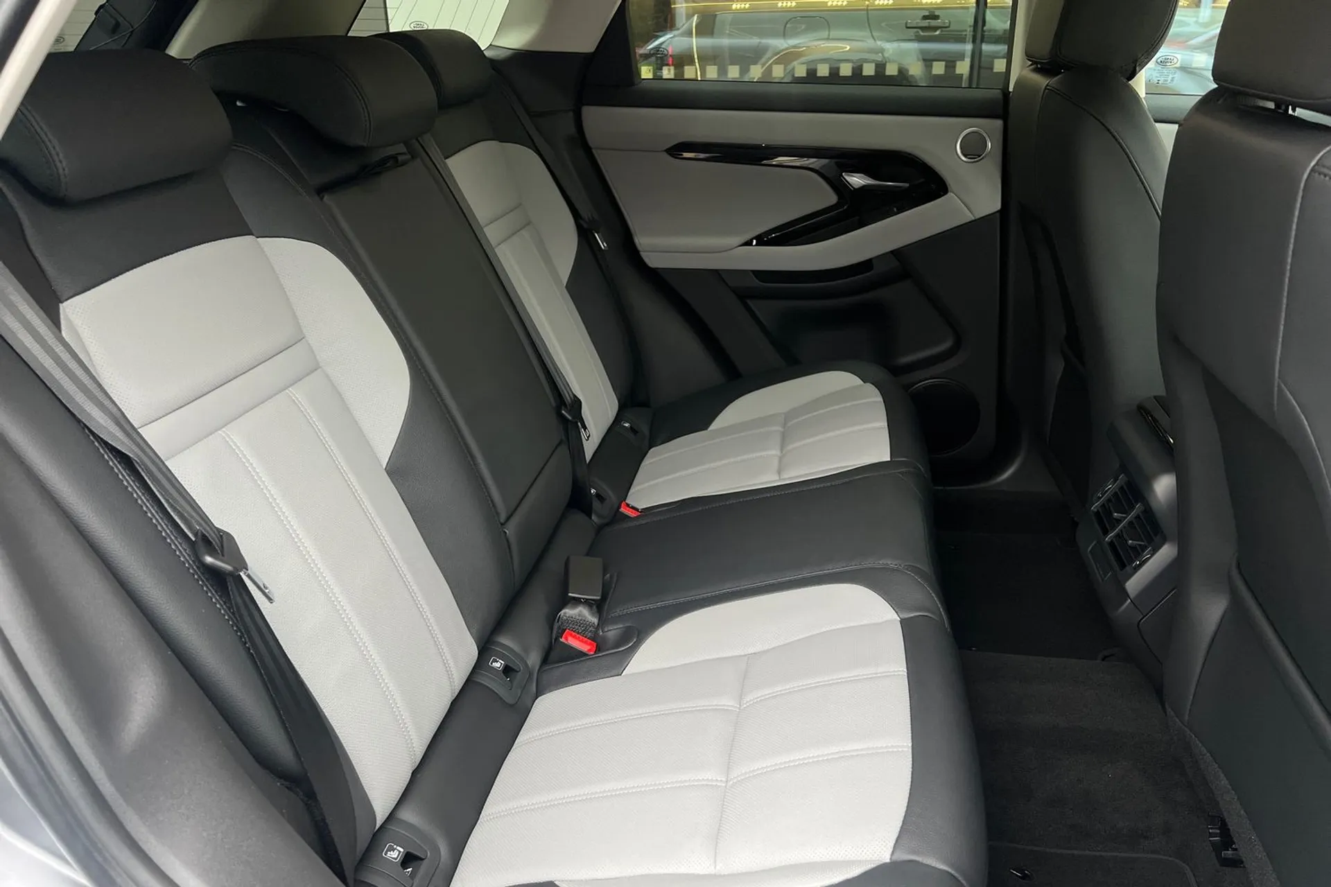 LAND ROVER RANGE ROVER EVOQUE thumbnail image number 37