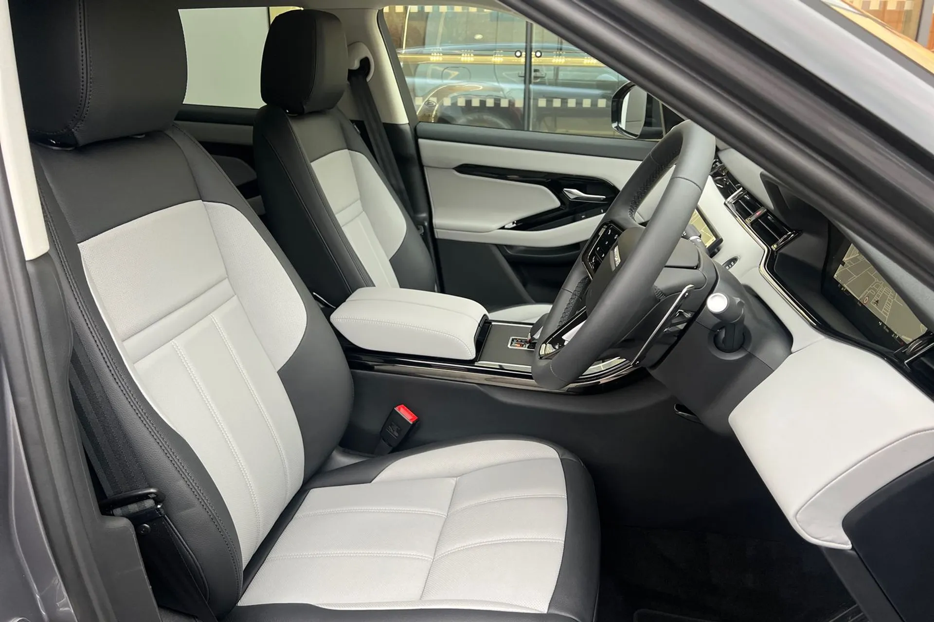 LAND ROVER RANGE ROVER EVOQUE thumbnail image number 43