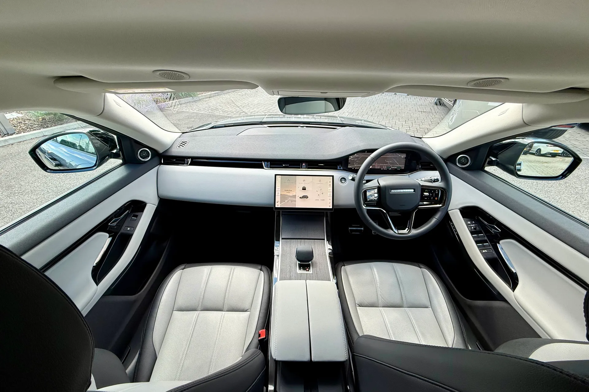 LAND ROVER RANGE ROVER EVOQUE thumbnail image number 3