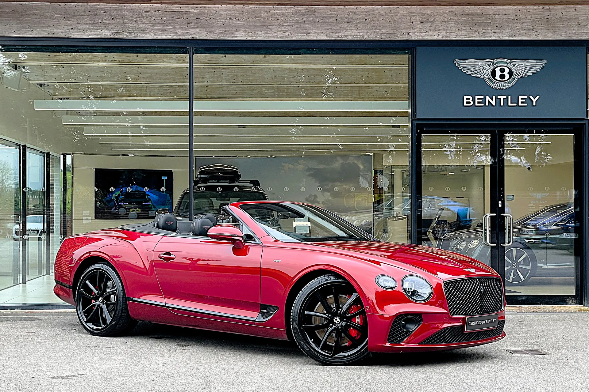 Bentley CONTINENTAL GTC focused image