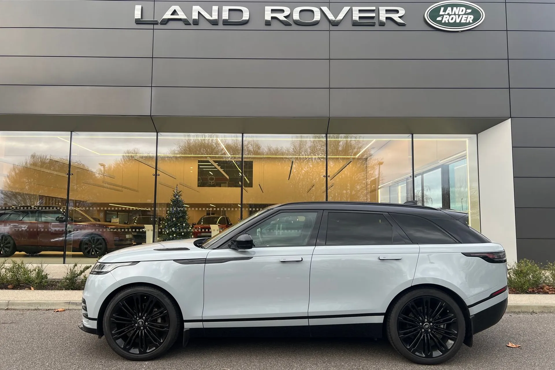 LAND ROVER RANGE ROVER VELAR thumbnail image number 8