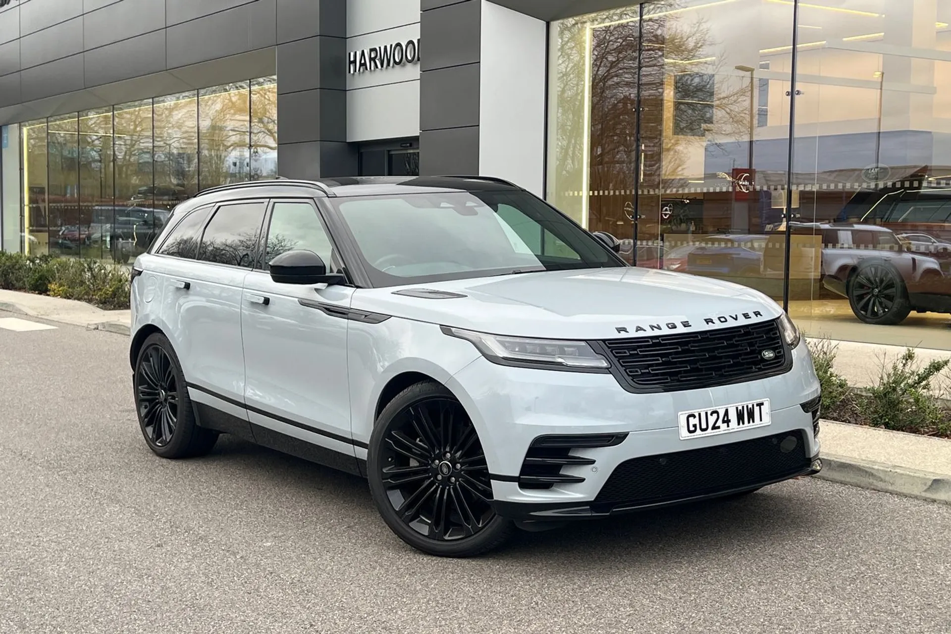 LAND ROVER RANGE ROVER VELAR focused image