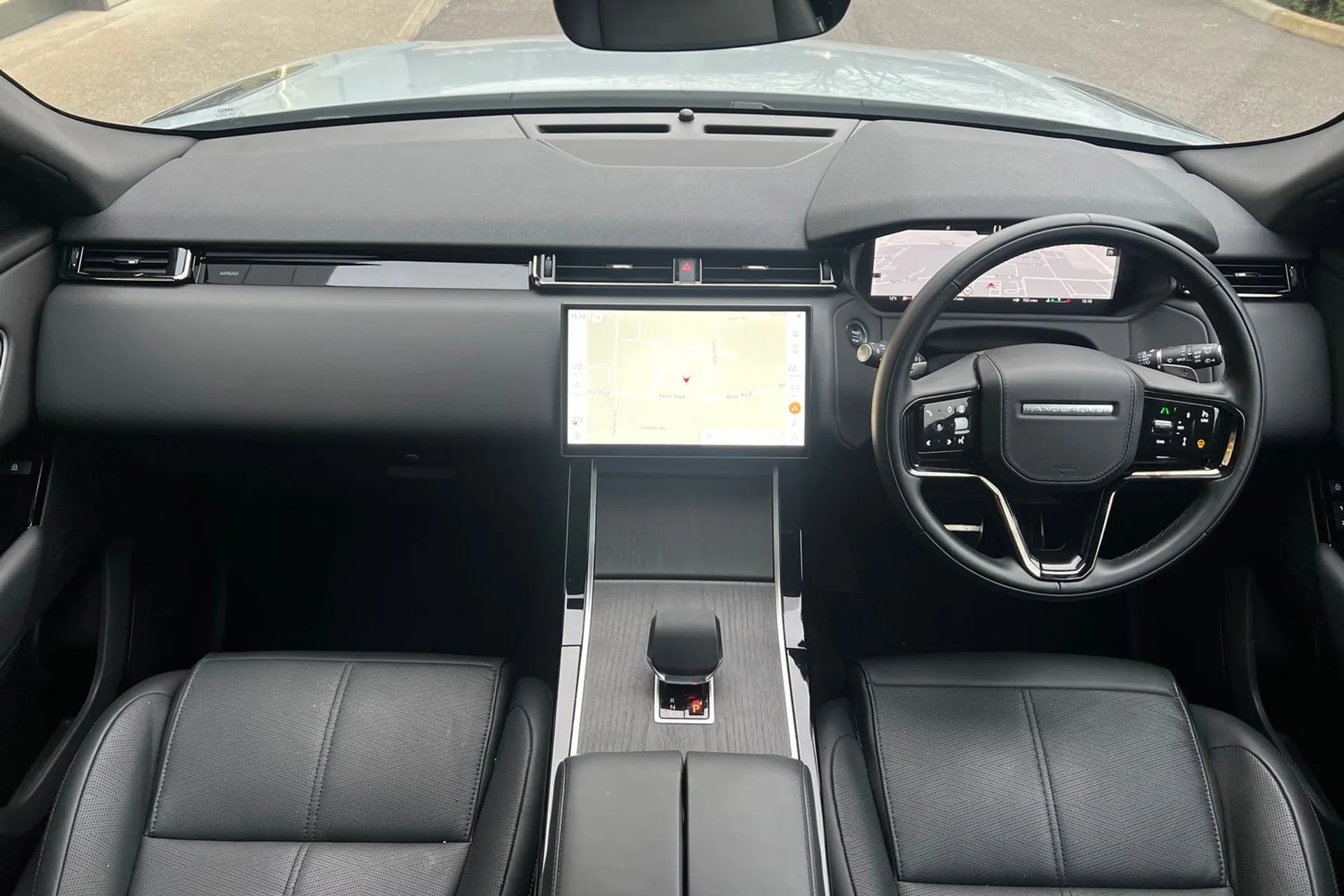 LAND ROVER RANGE ROVER VELAR thumbnail image number 3